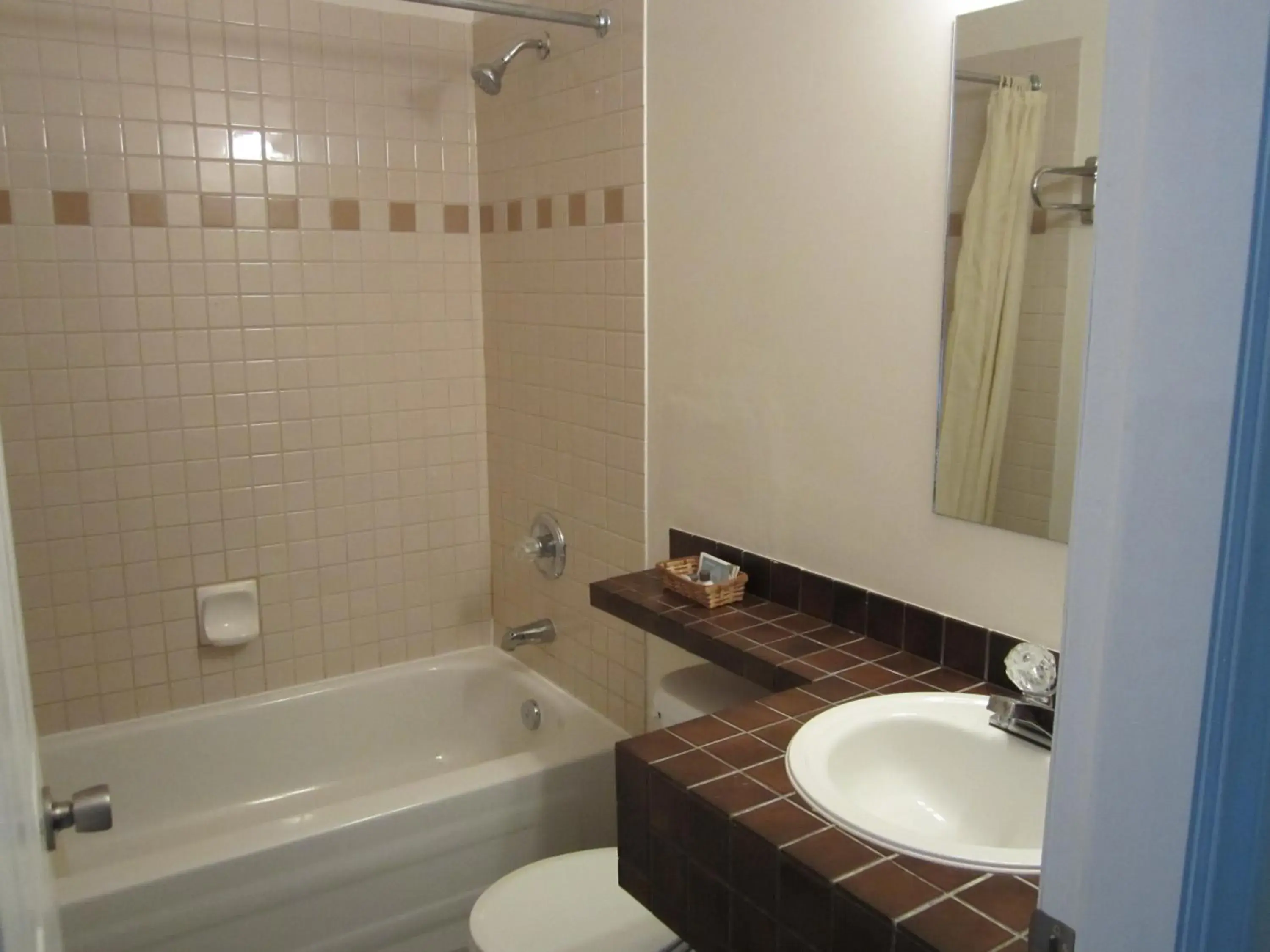 Basic Triple Room in Hotel Deoro Basic Triple Room in Hotel Deoro