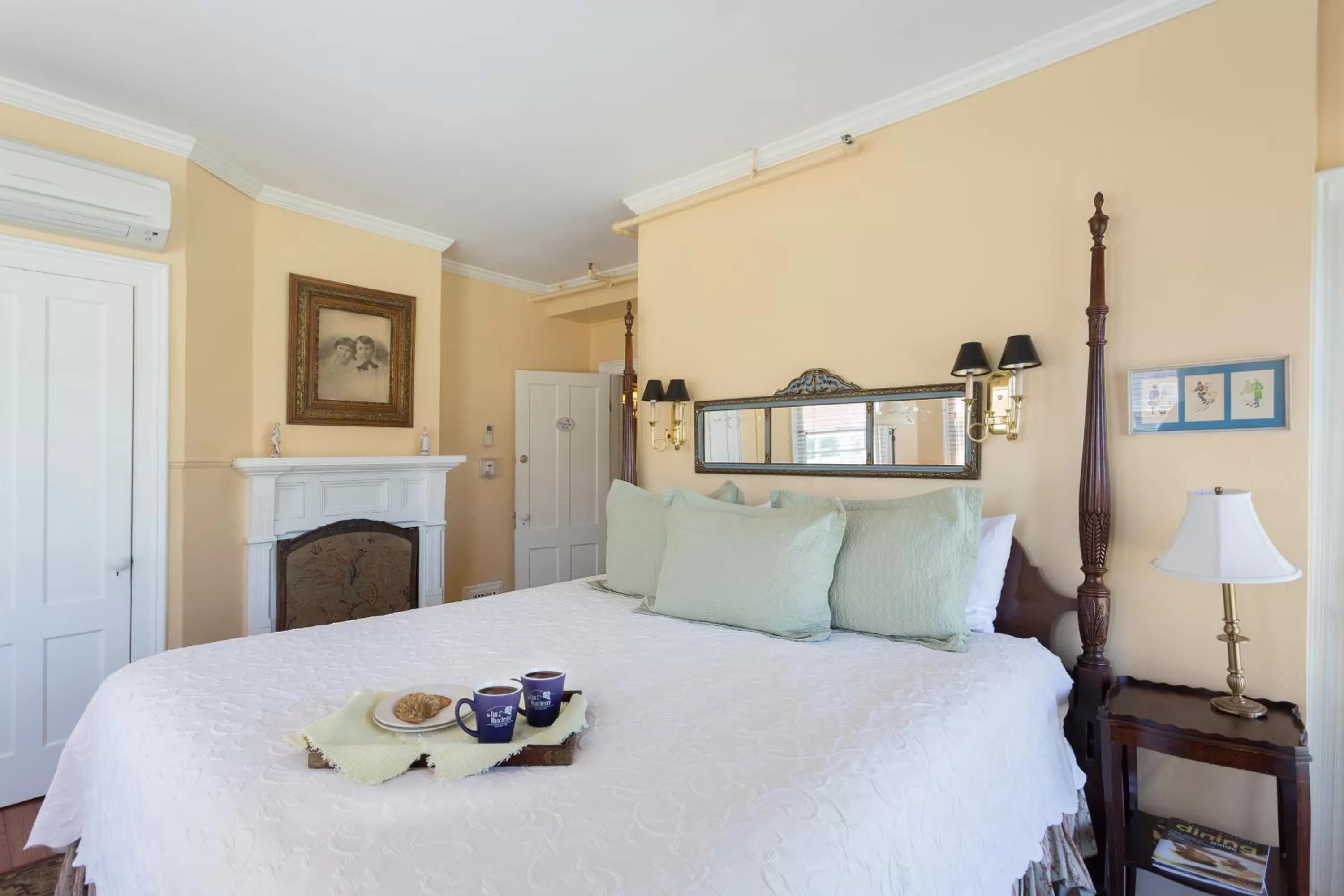 Bed in The Inn at Manchester