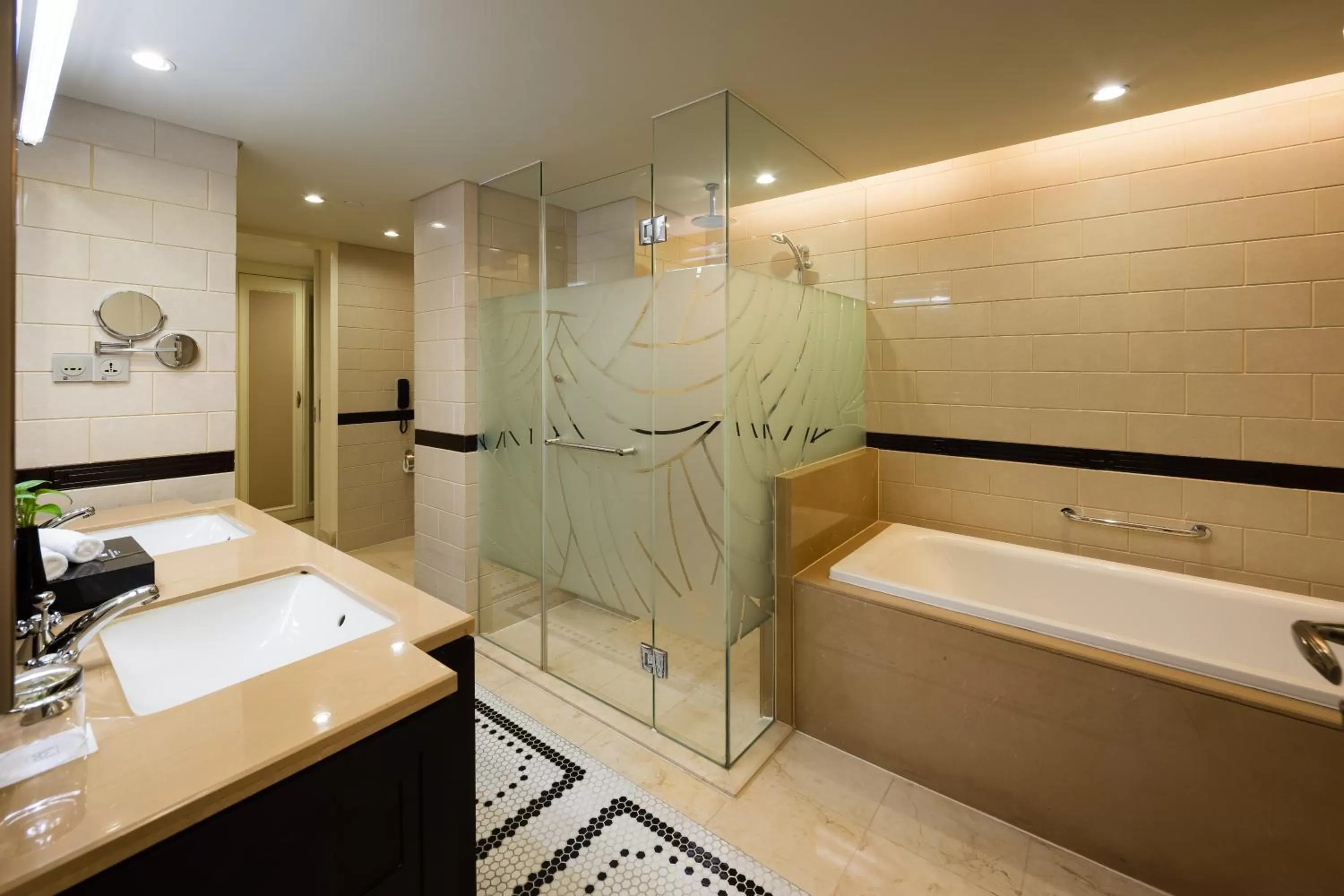 Paramount Gallery Hotel