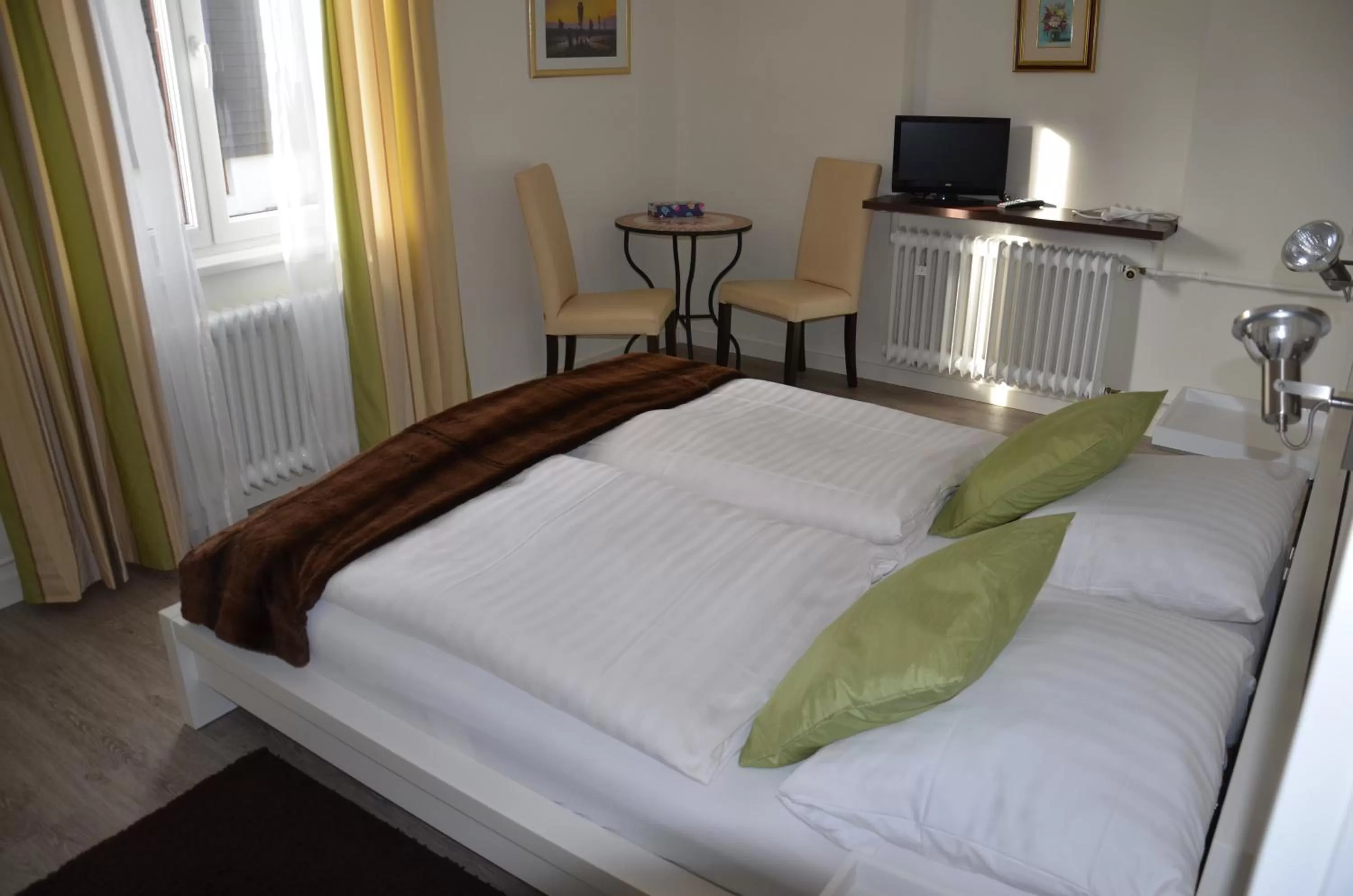 Pets, Bed in Hotel Restaurant Kniebishöhe