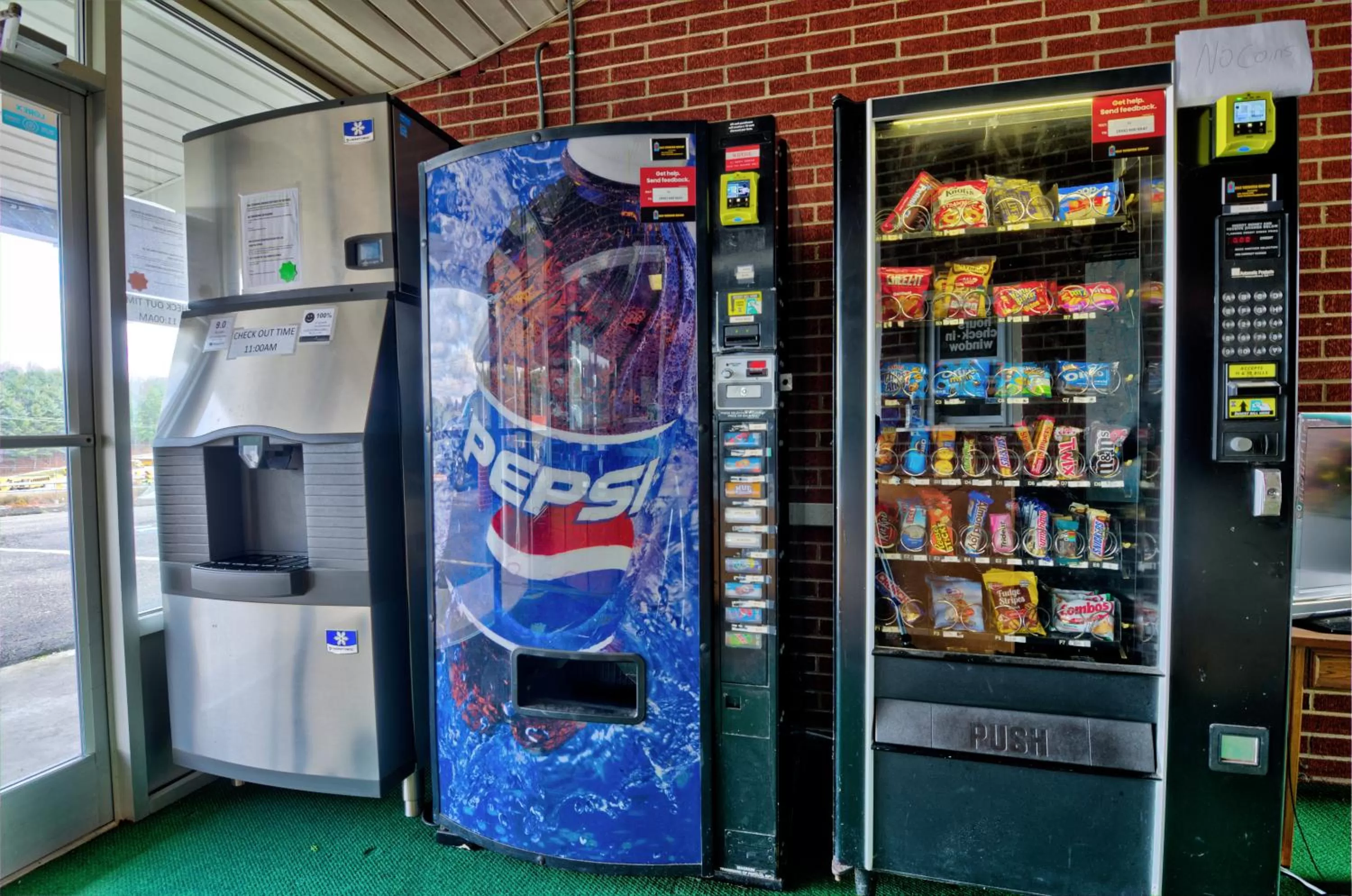 vending machine in Knob Hill Motor Lodge