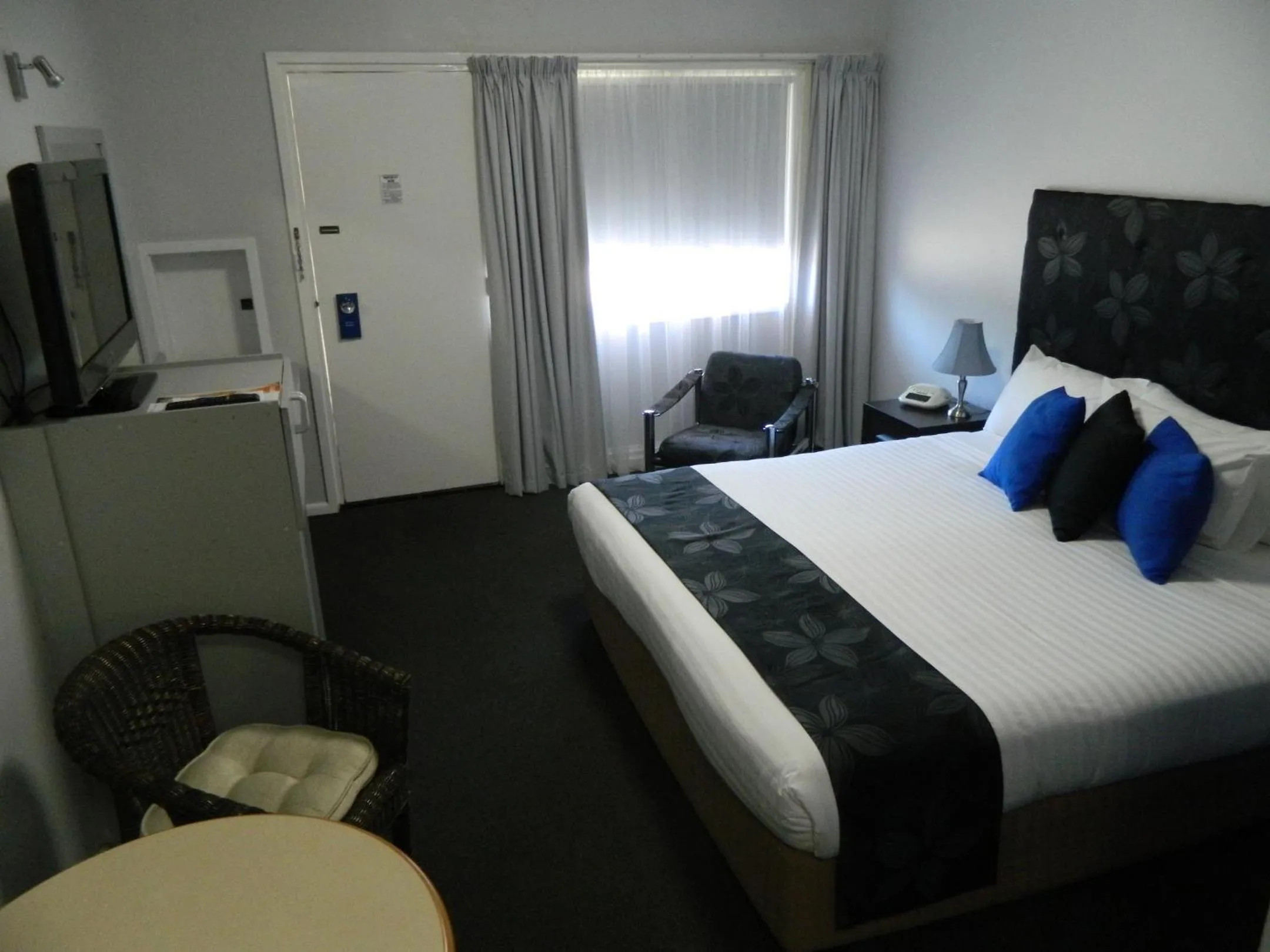 Bed in Orana Windmill Motel