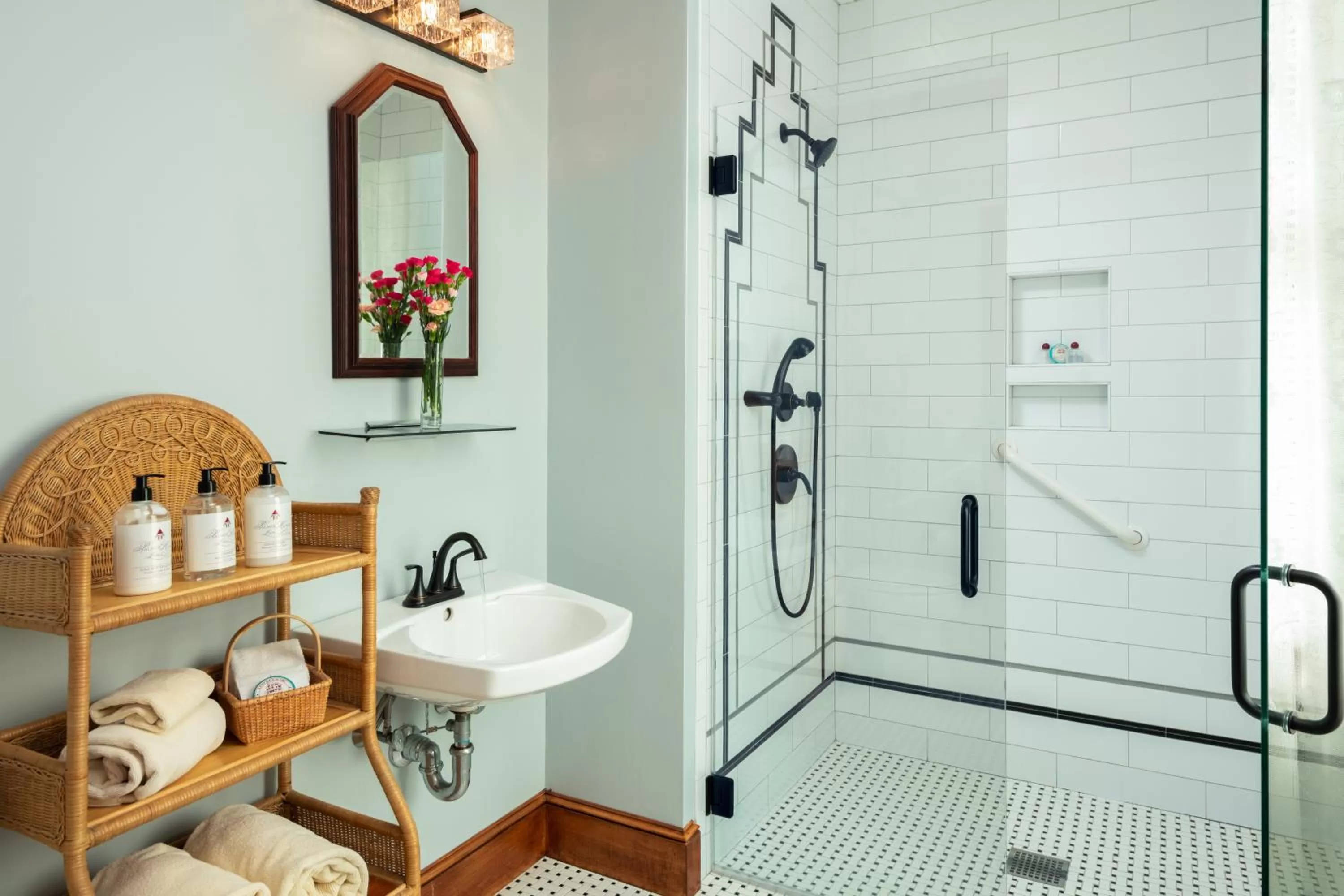 Shower in Palmer House Inn