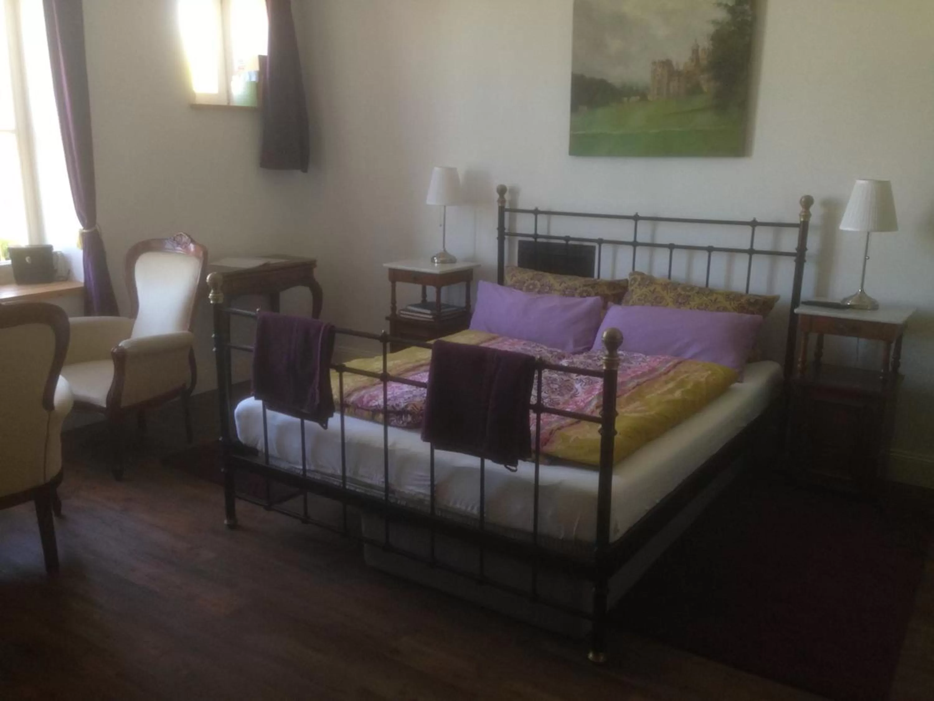 Bed, Lounge/Bar in B&B Mühlenvilla am Bützower Hafen