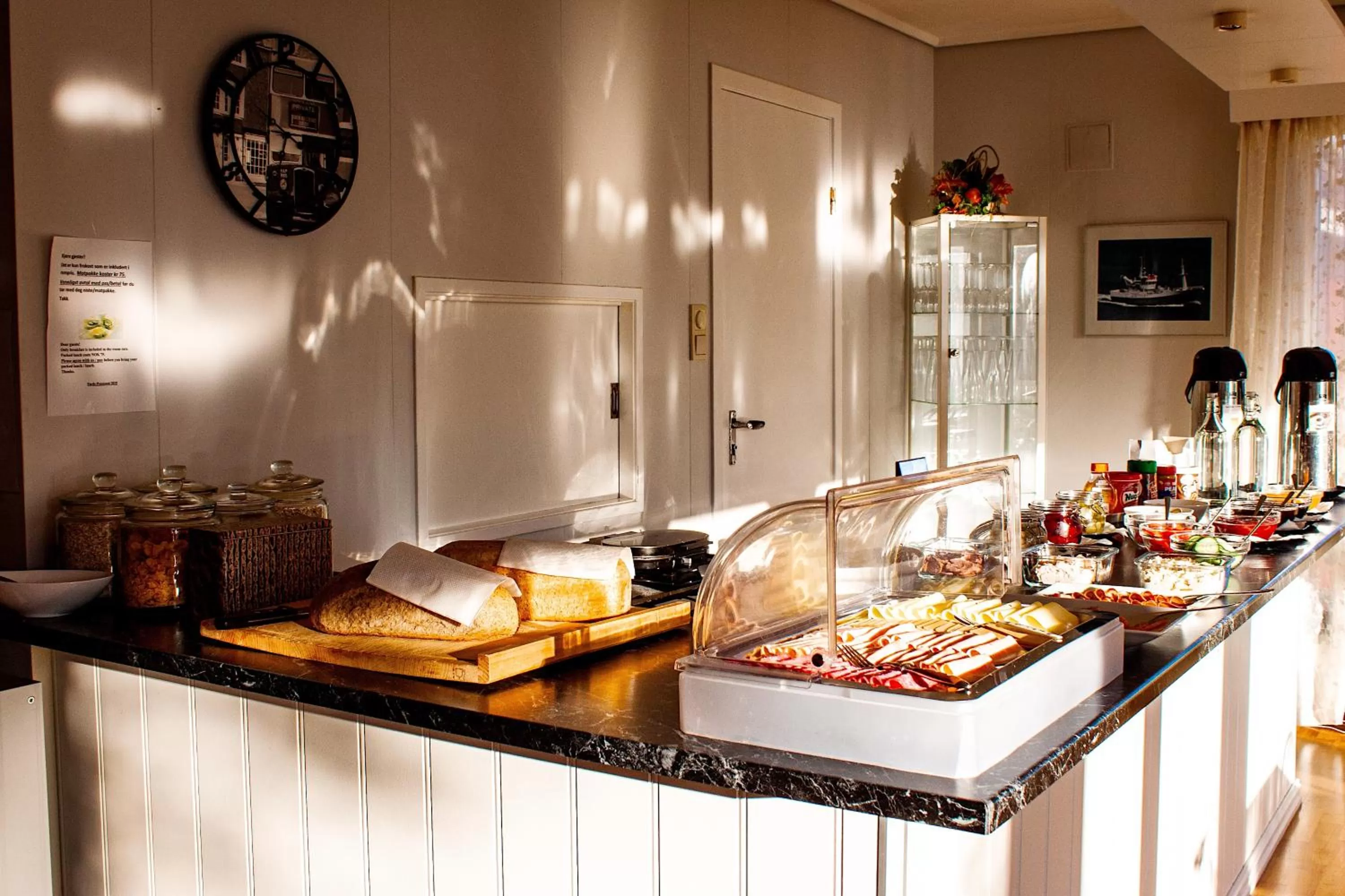 Buffet breakfast, Food in Førde Pensjonat