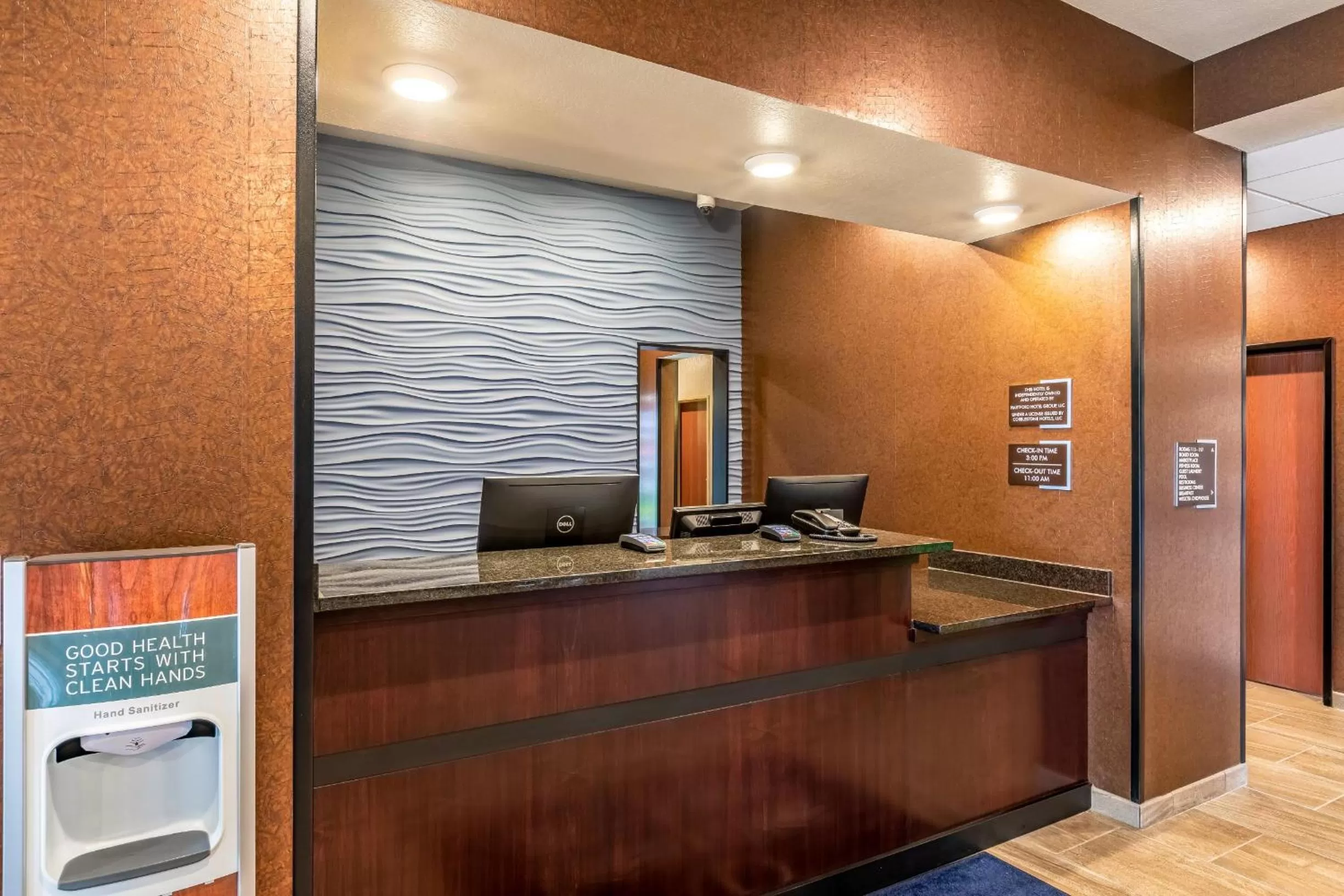Lobby or reception in Cobblestone Hotel & Suites Hartford