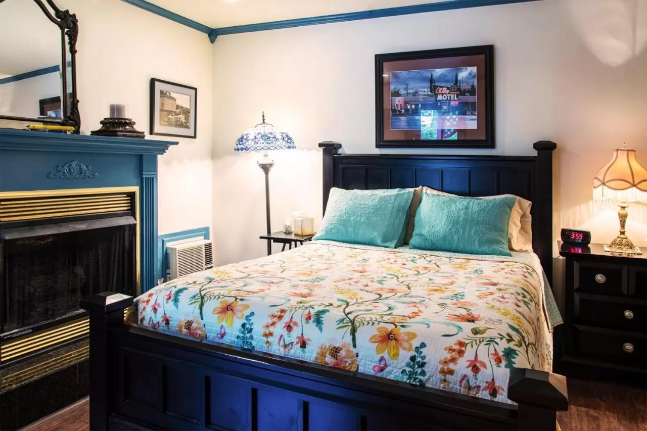 Bed in Hidden Springs Bed and Breakfast