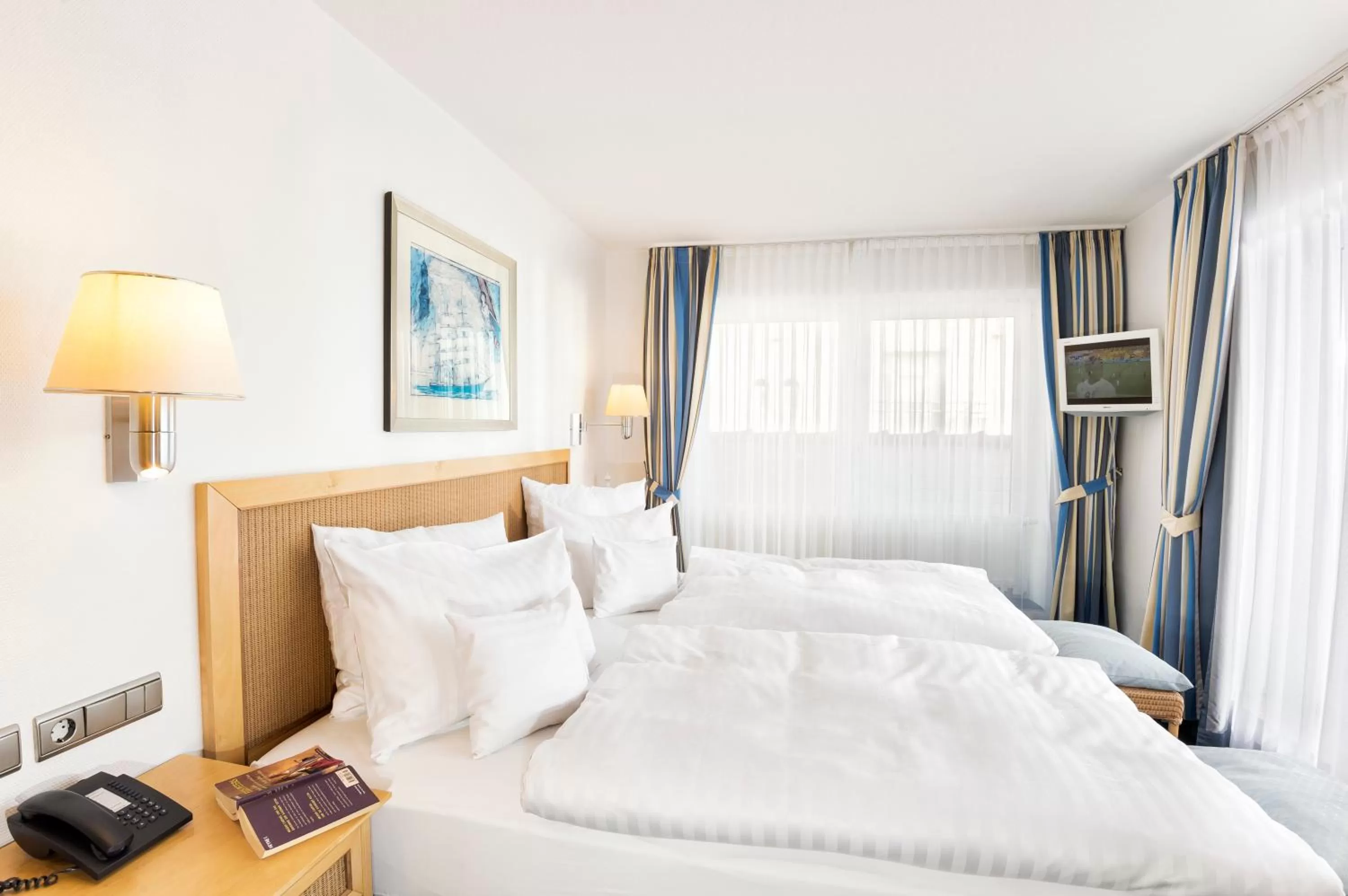 Bedroom, Bed in Strandhotel Juister Hof