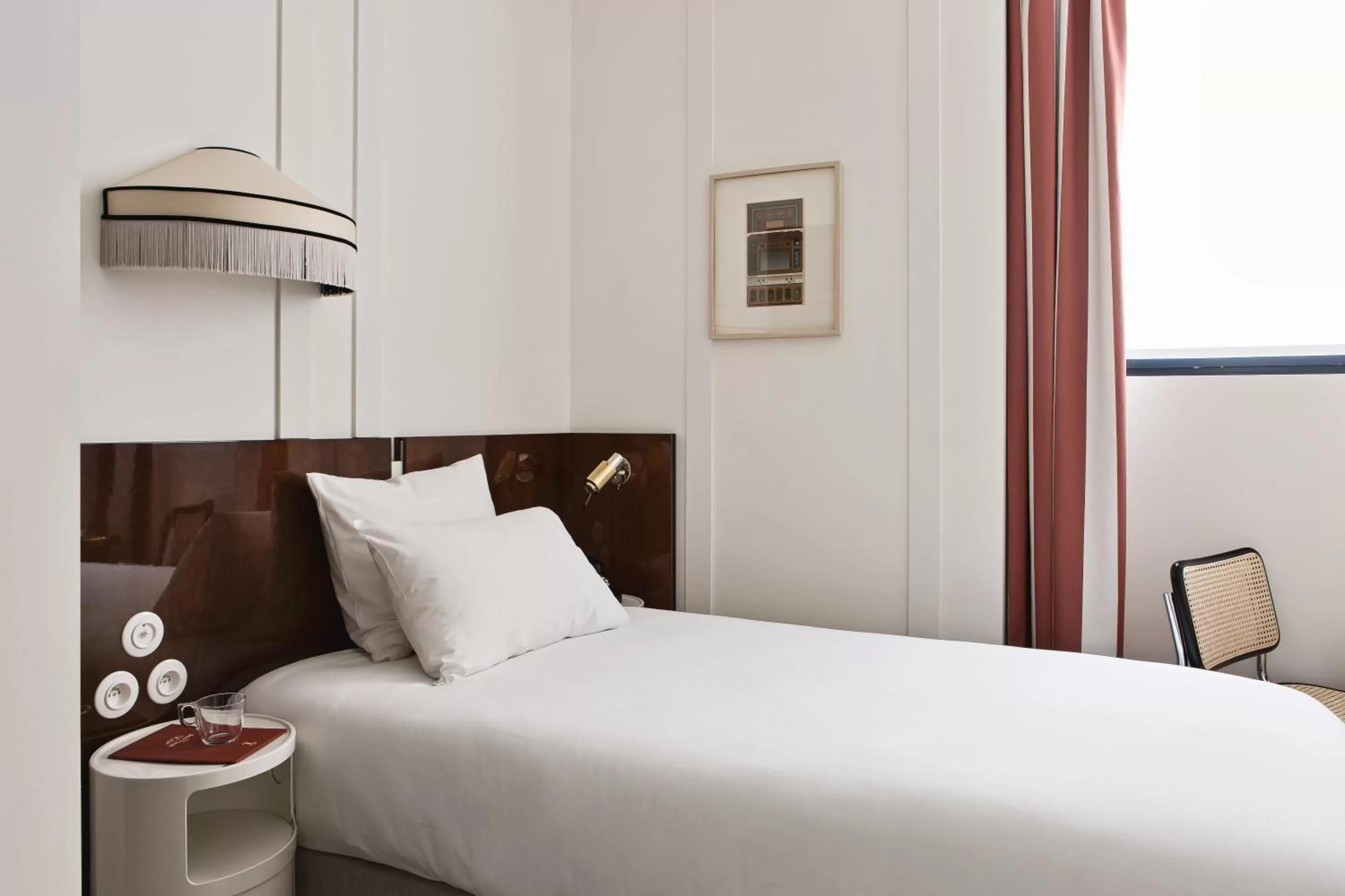 Property building, Bed in Hôtel Wallace Paris, a Member of Design Hotels