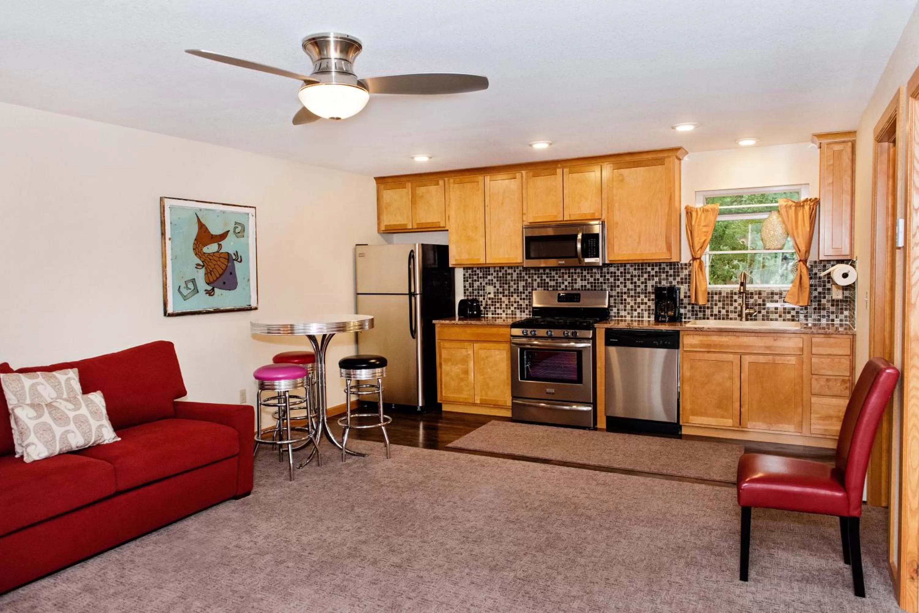 Kitchen or kitchenette in Red Wing Motel