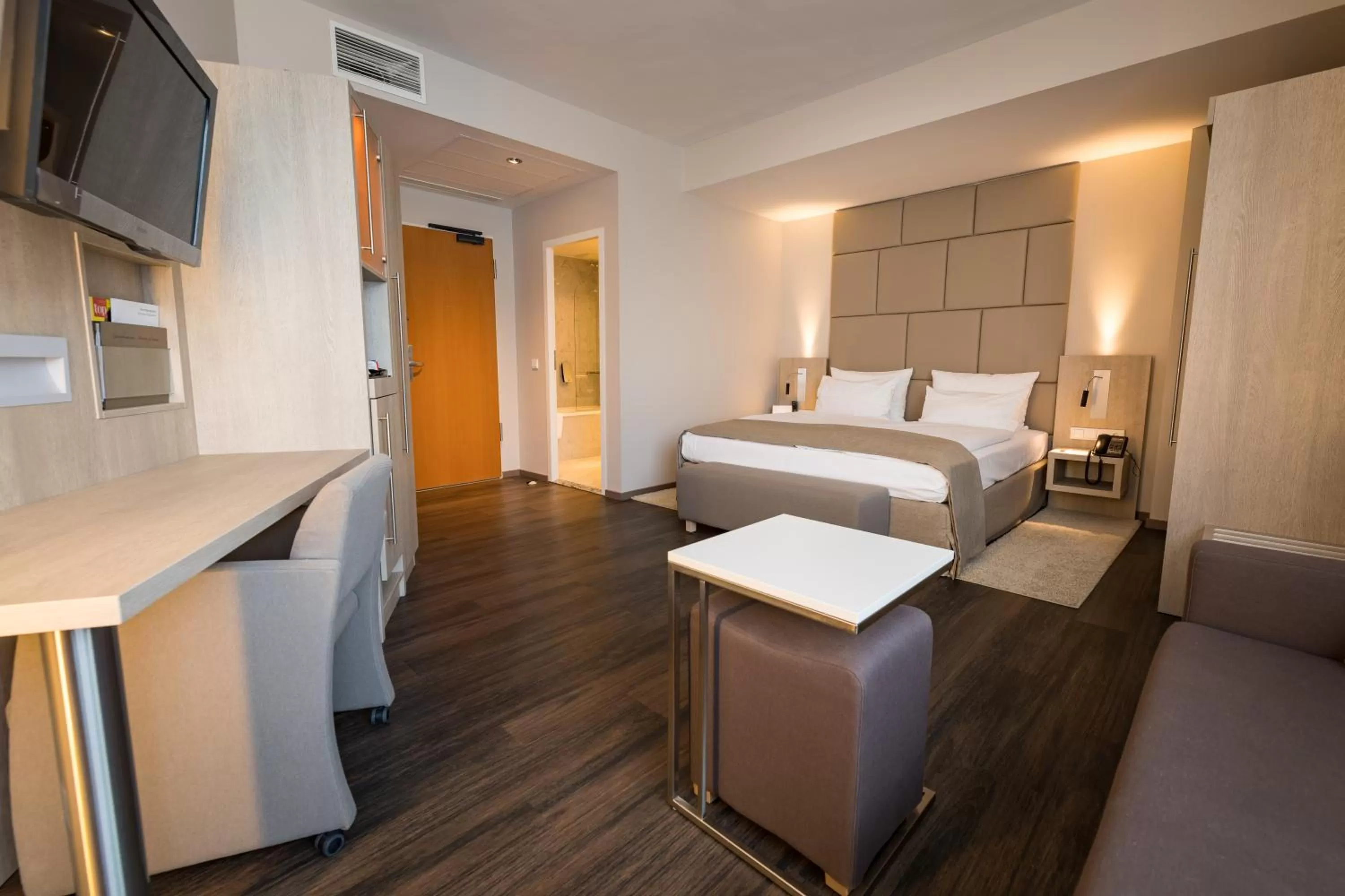 Photo of the whole room, Bed in First Inn Hotel Zwickau