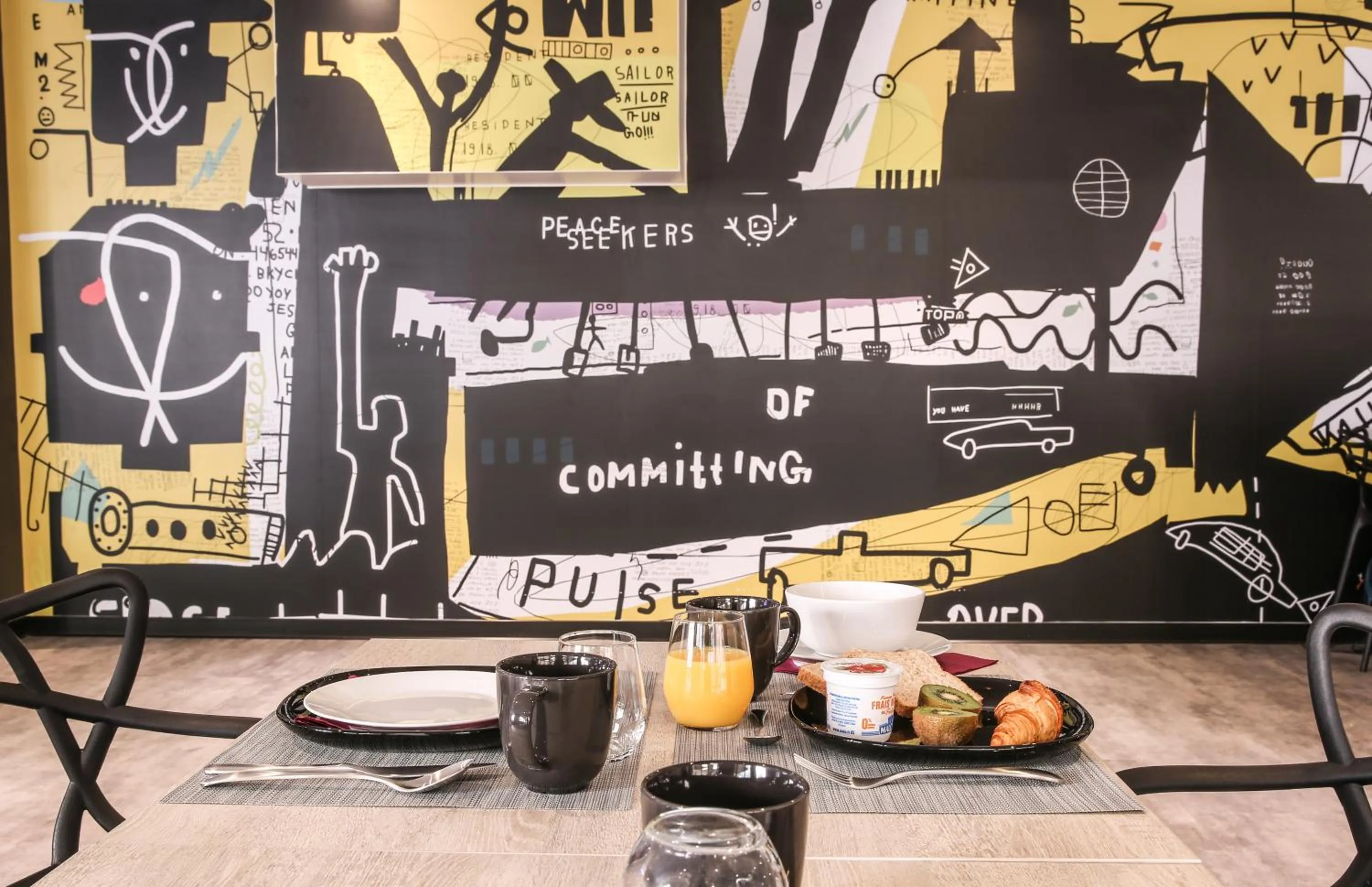 Restaurant/places to eat in Arena Hotel La Defense