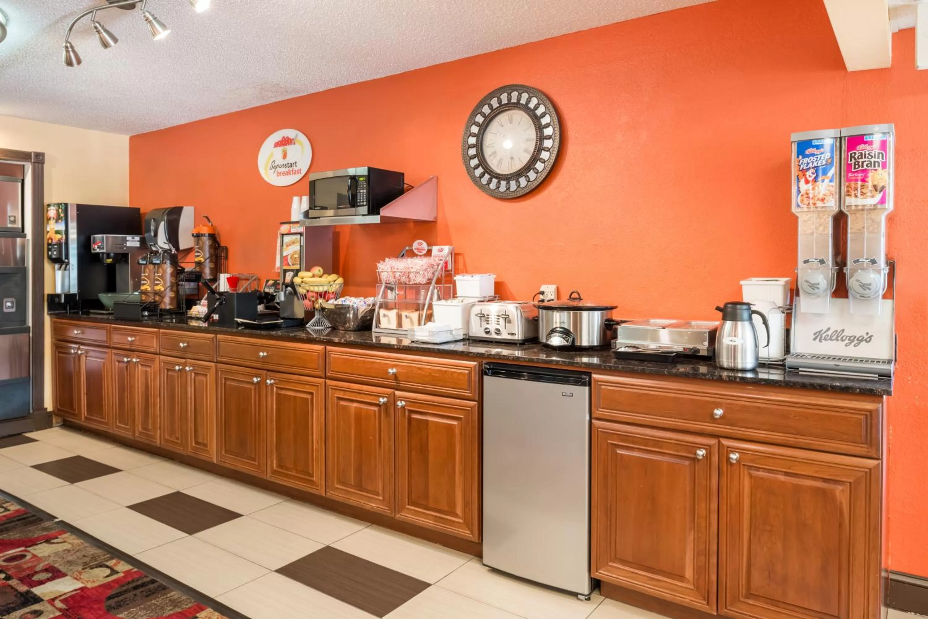 Dining area in Super 8 by Wyndham Jacksonville