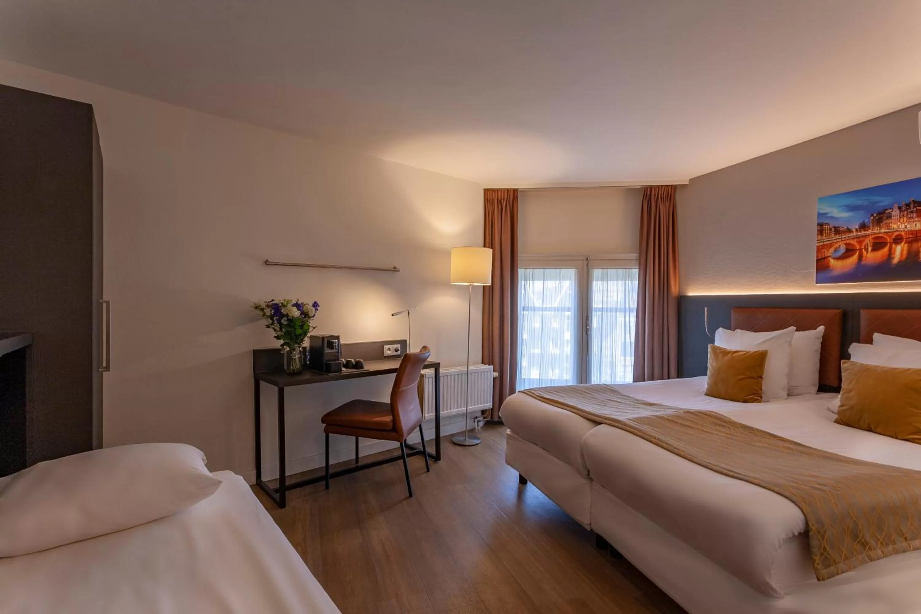 Photo of the whole room, Bed in Avenue Hotel