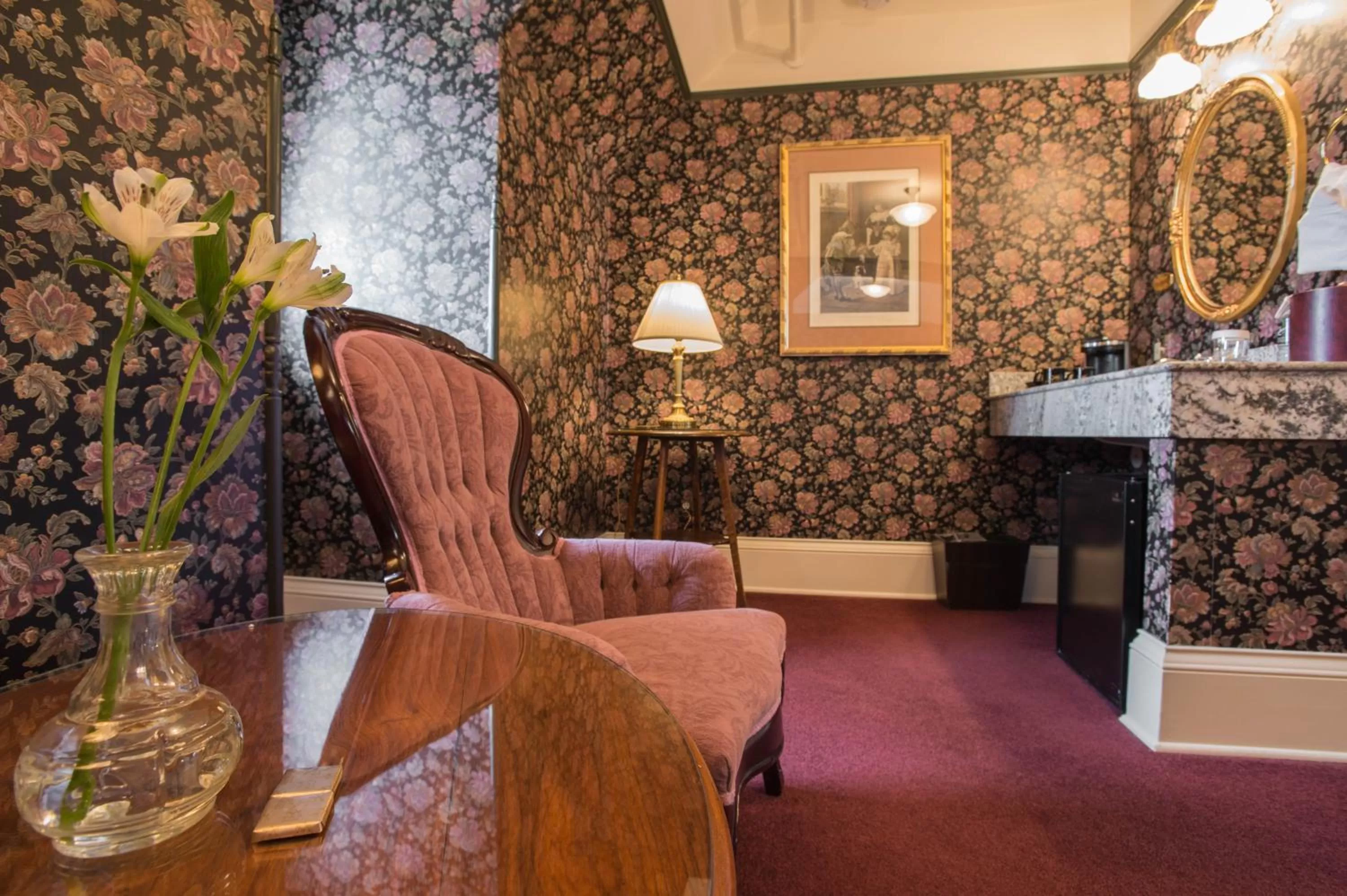 Seating area in Hotel Boulderado