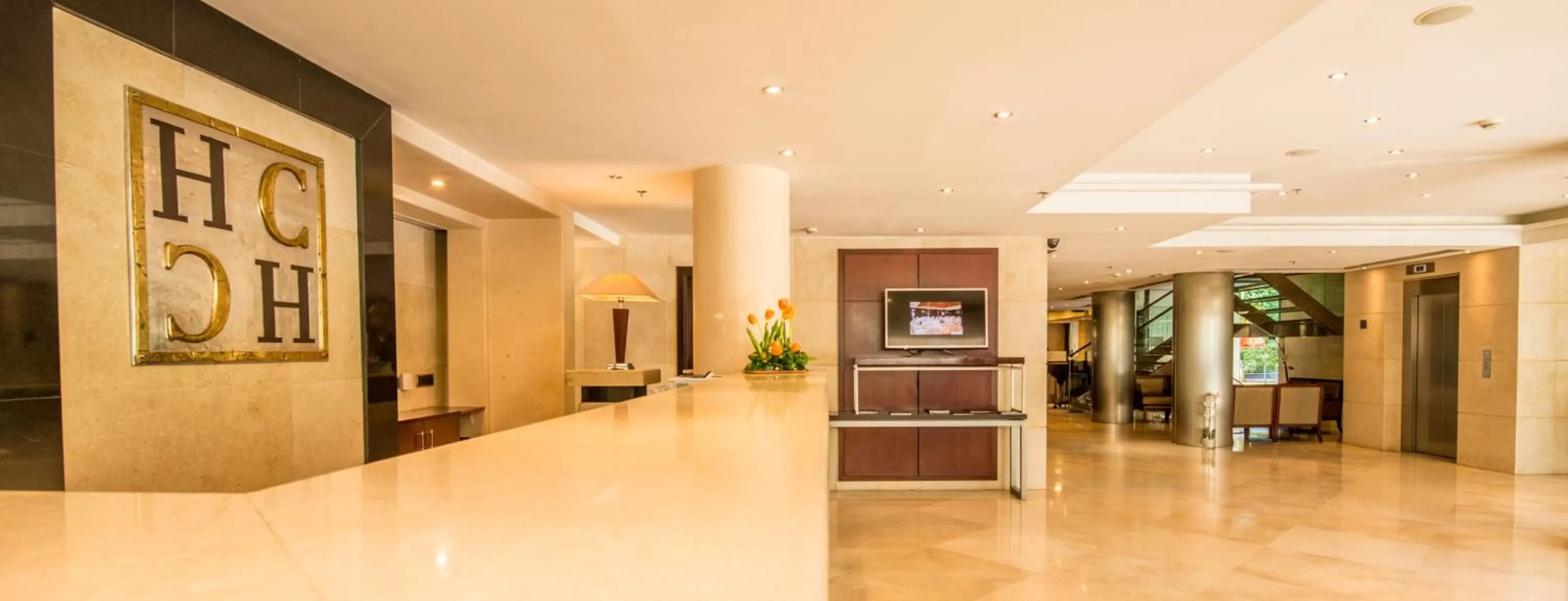 Lobby or reception in Hotel Valencia Center