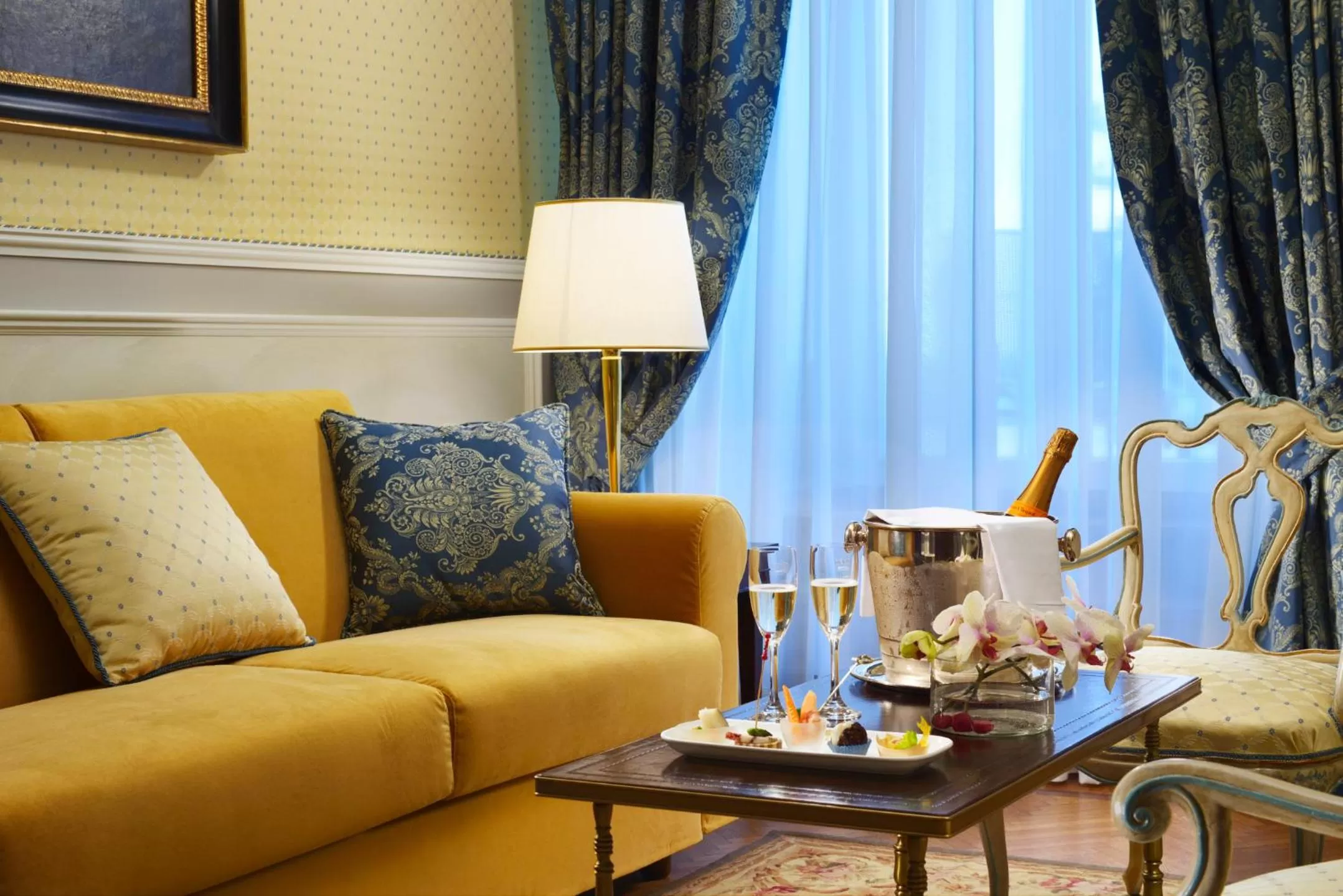 Living room in Royal Hotel Sanremo