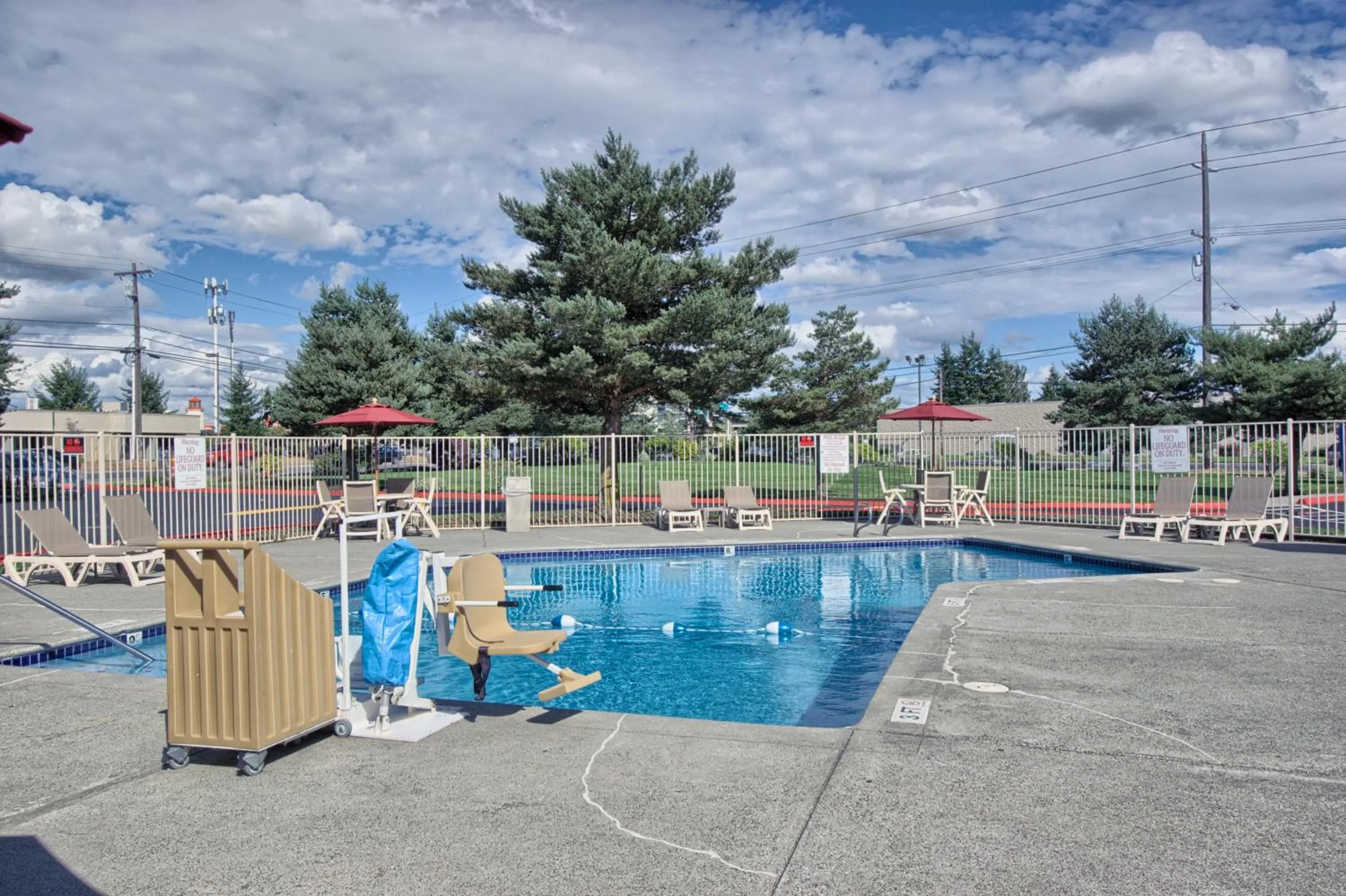 Swimming pool in Motel 6-Everett, WA - North