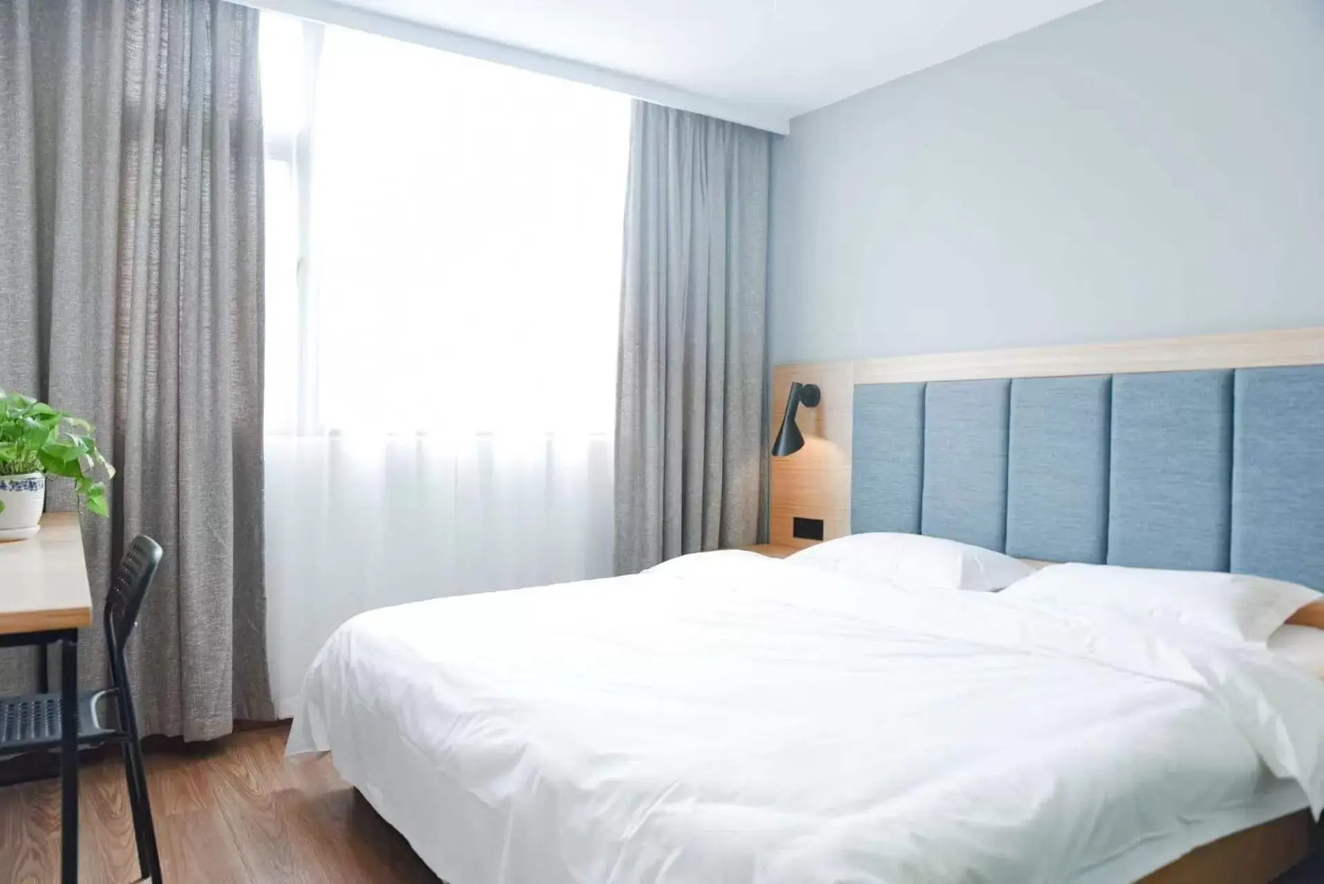 Comfort Double Room in Guilin Travel light Hostel Comfort Double Room in Guilin Travel light Hostel