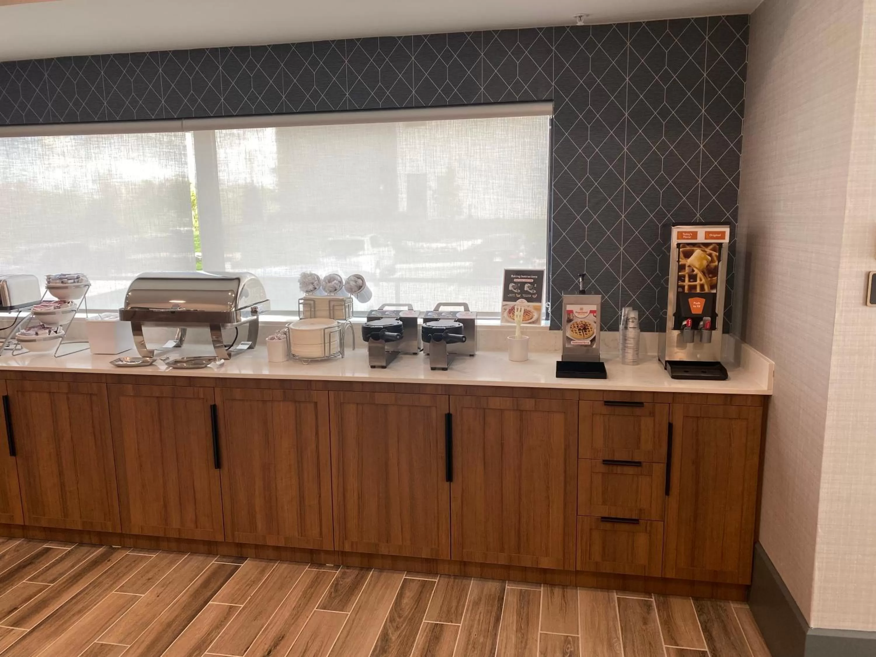 Food in Comfort Inn & Suites Gallatin - Nashville Metro