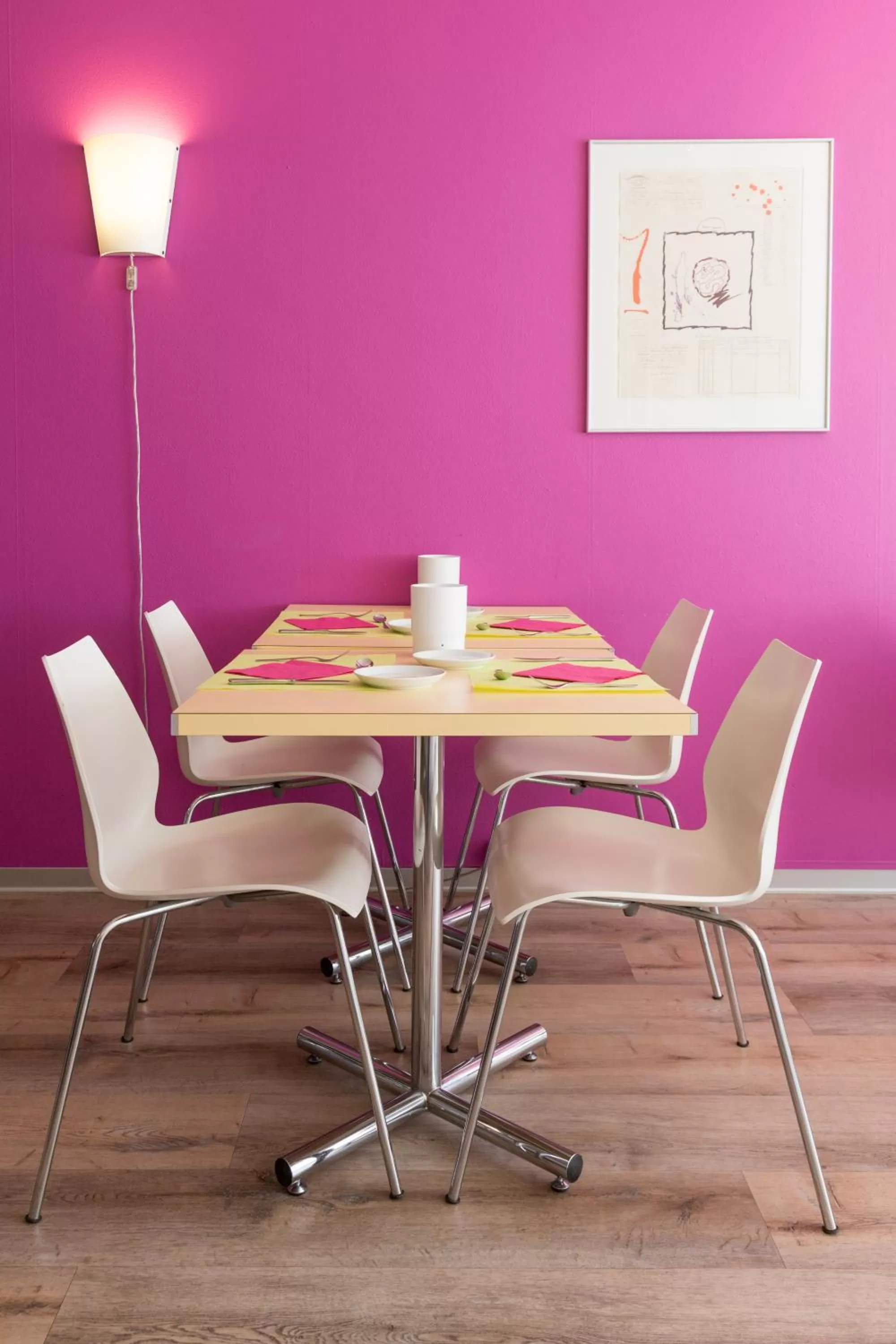 Restaurant/places to eat in Hôtel Des Arts