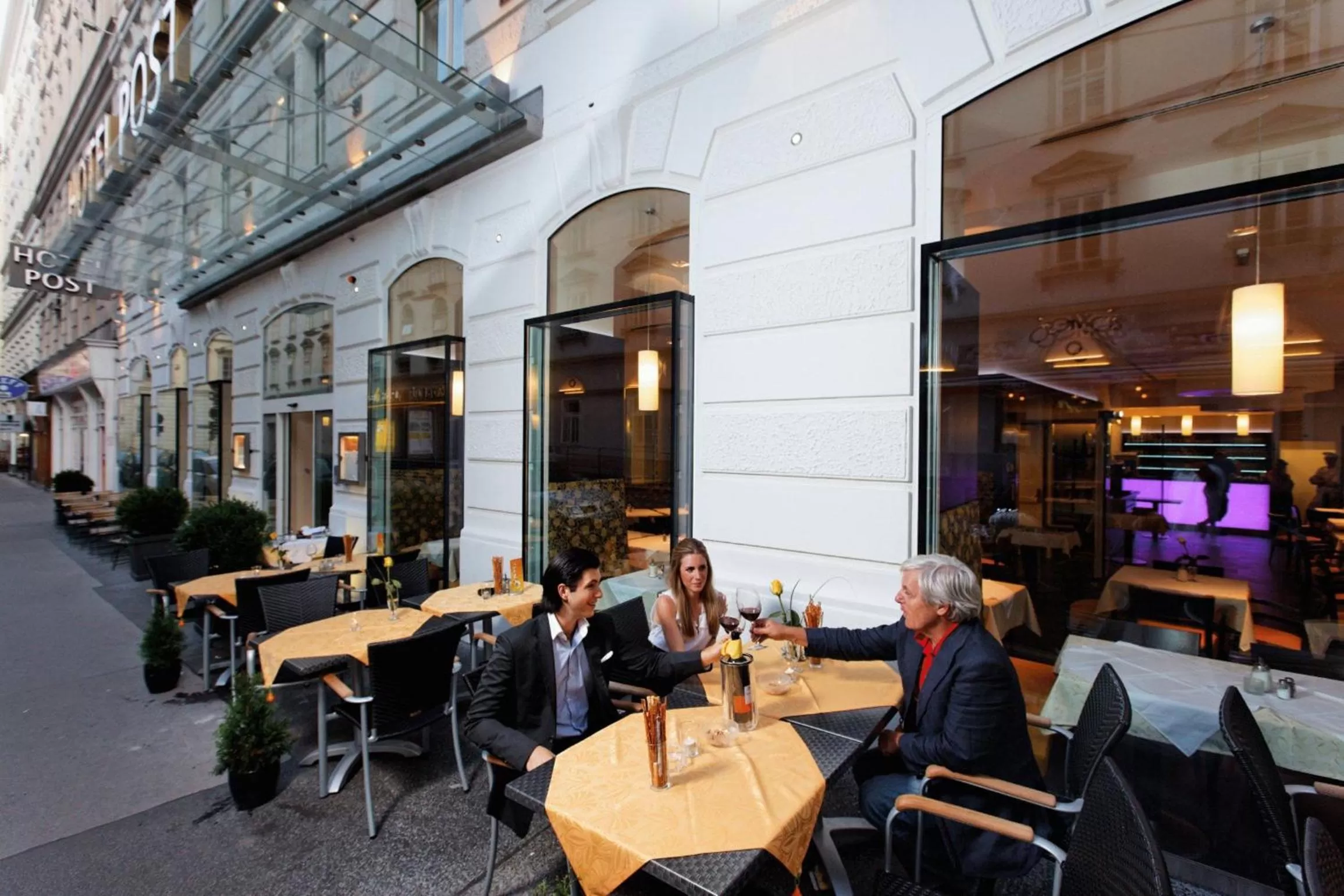 Restaurant/places to eat in Hotel Post Wien