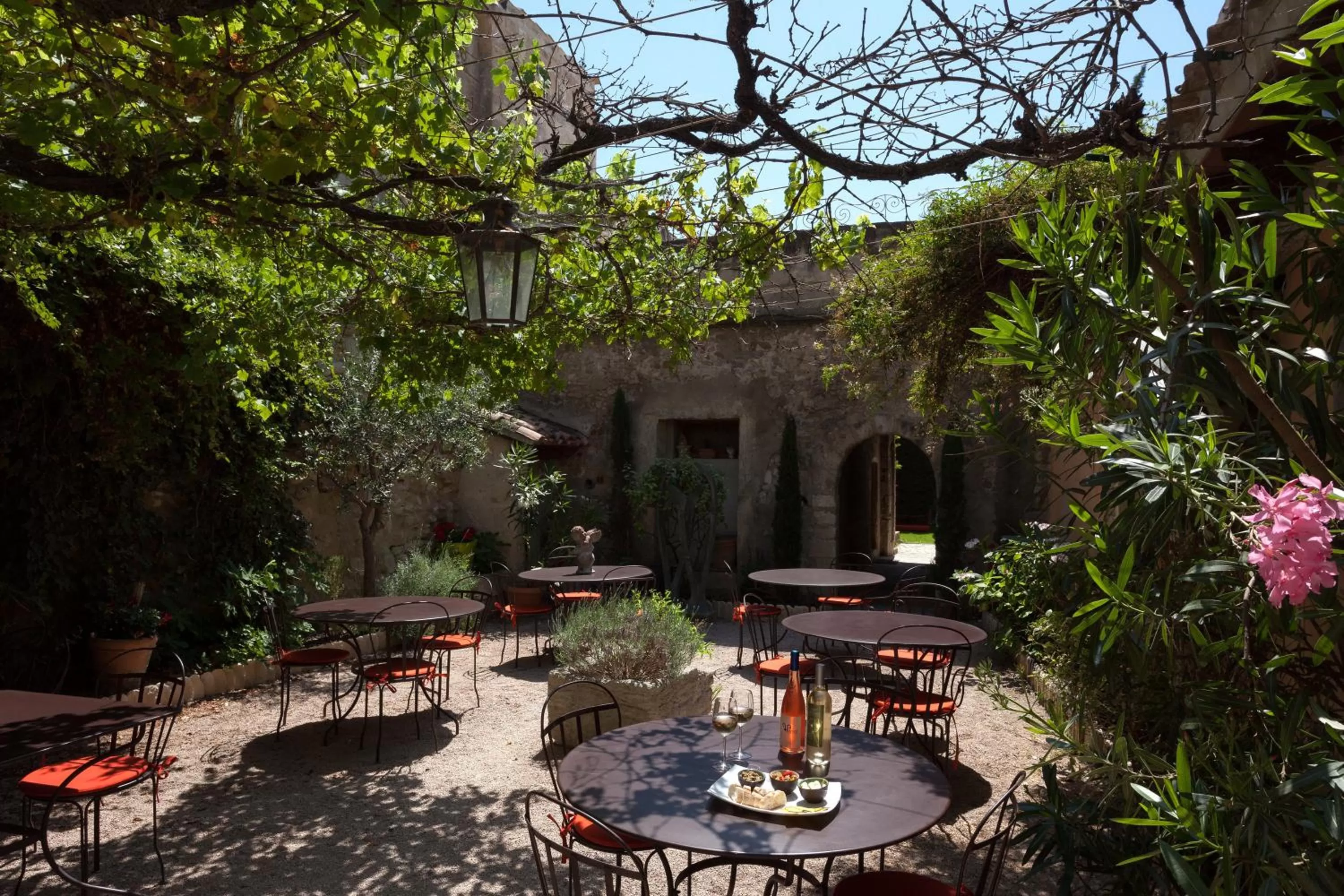 Restaurant/places to eat in Hotel De L'Atelier