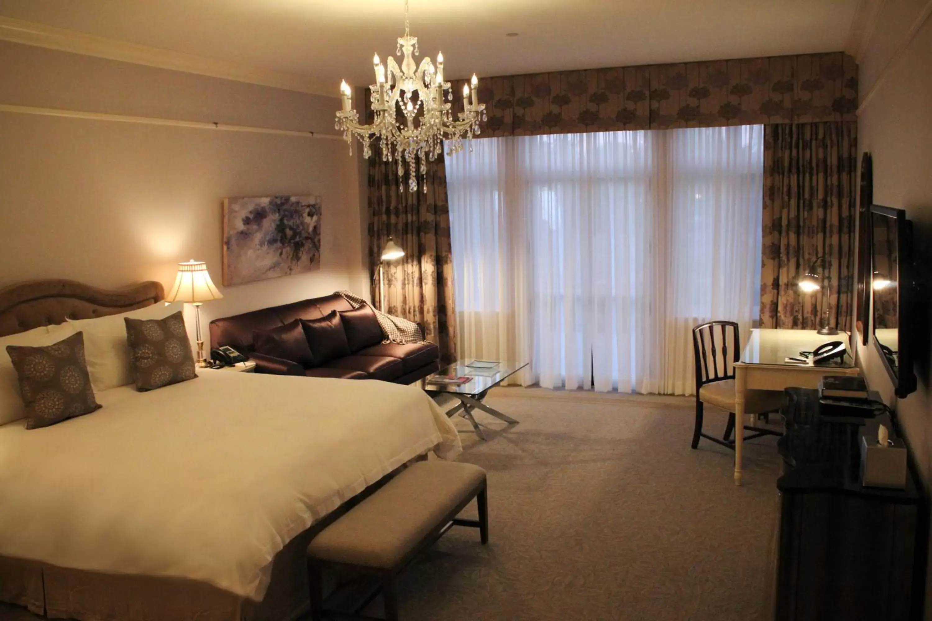 Deluxe King Room with City View in The Bruce Hotel Deluxe King Room with City View in The Bruce Hotel