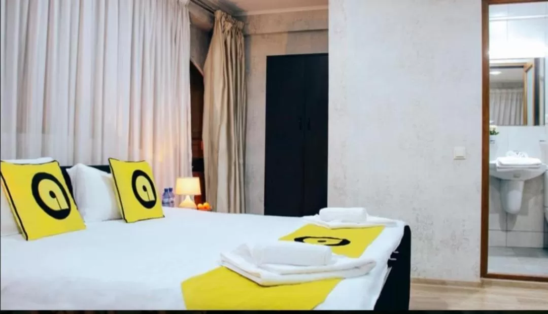 Photo of the whole room, Bed in Aura Plaza Hotel