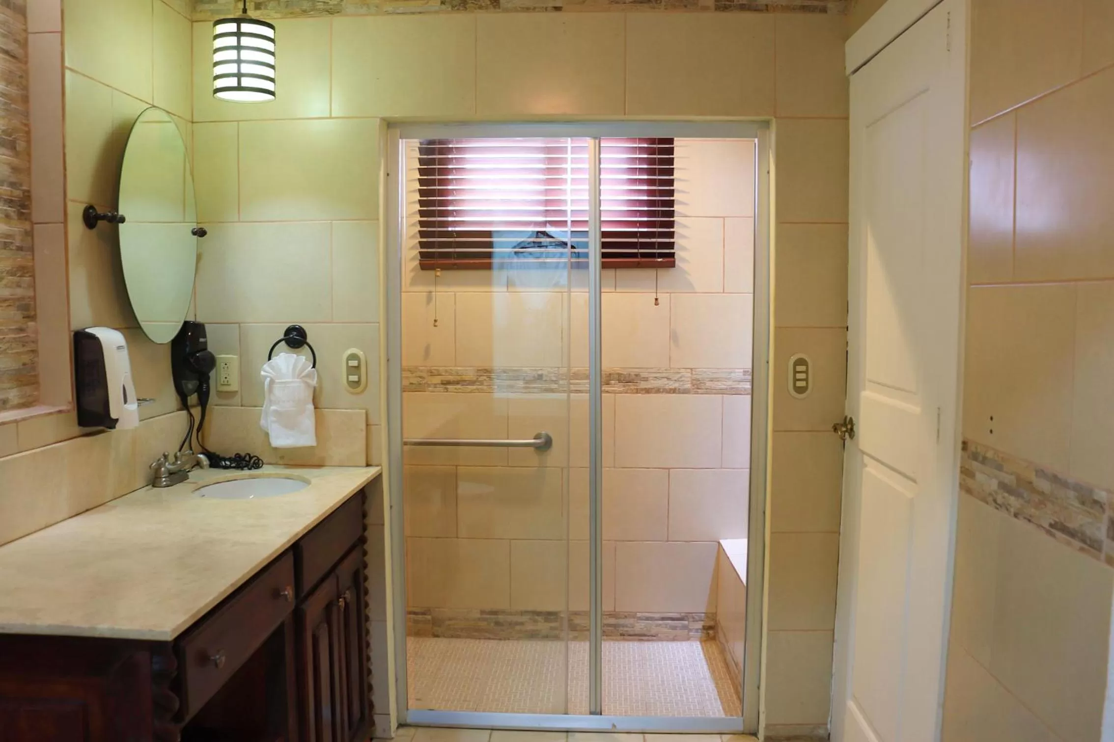 Bathroom in Hotel Victoriano