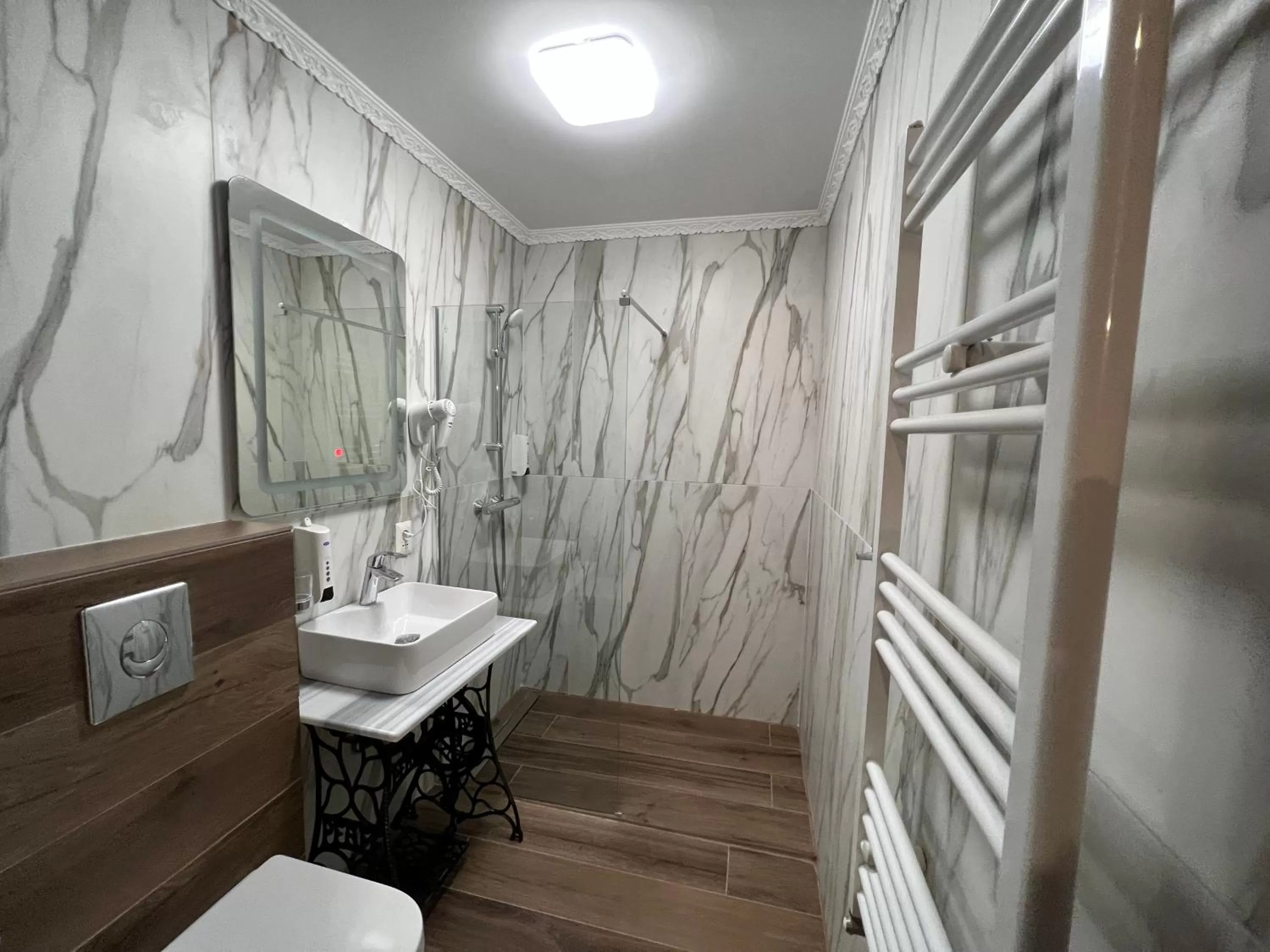 Bathroom in Hotel Boutique Cathedral Plaza Residences room for rent downtown