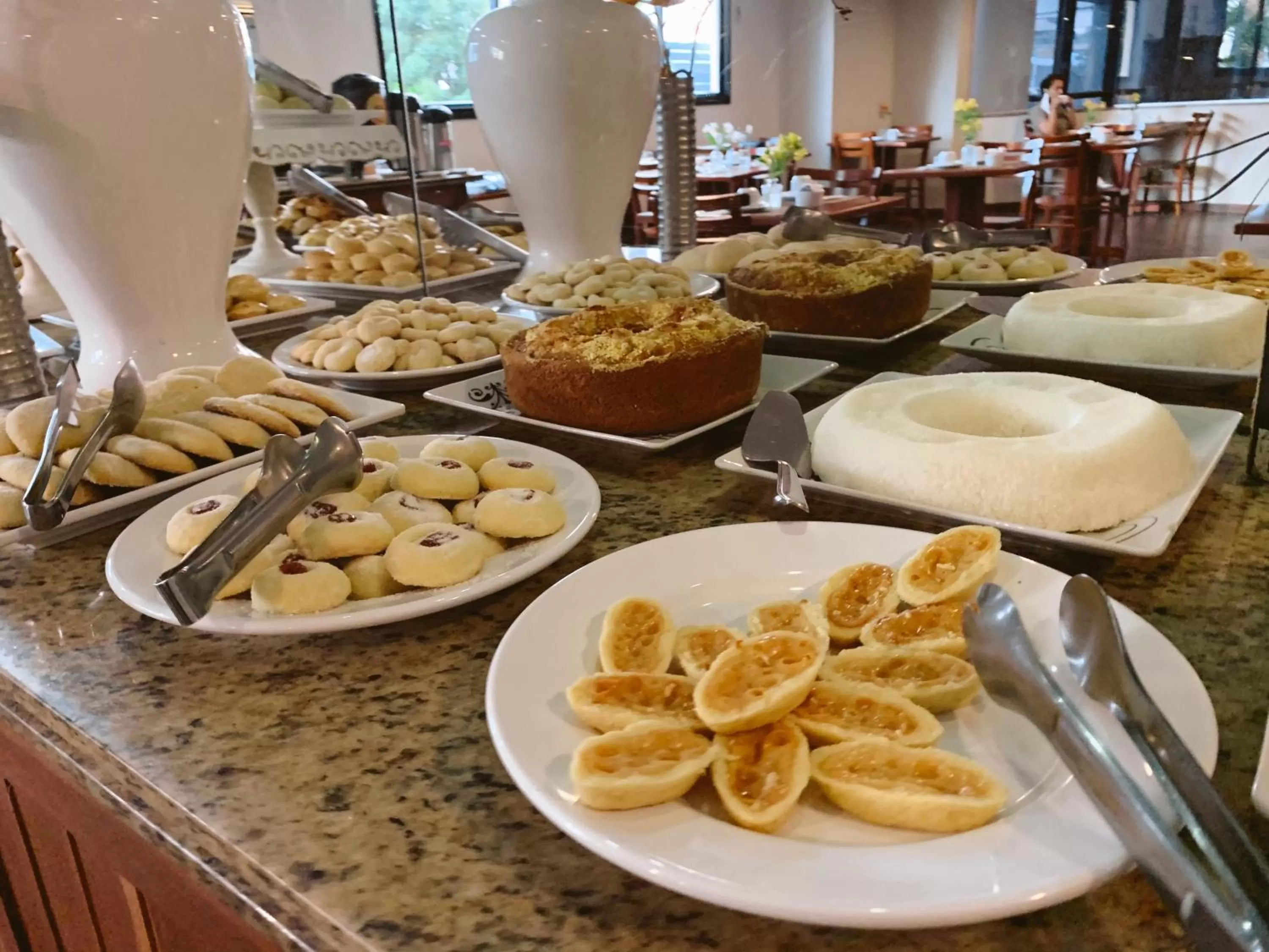 Breakfast in America Towers Hotel