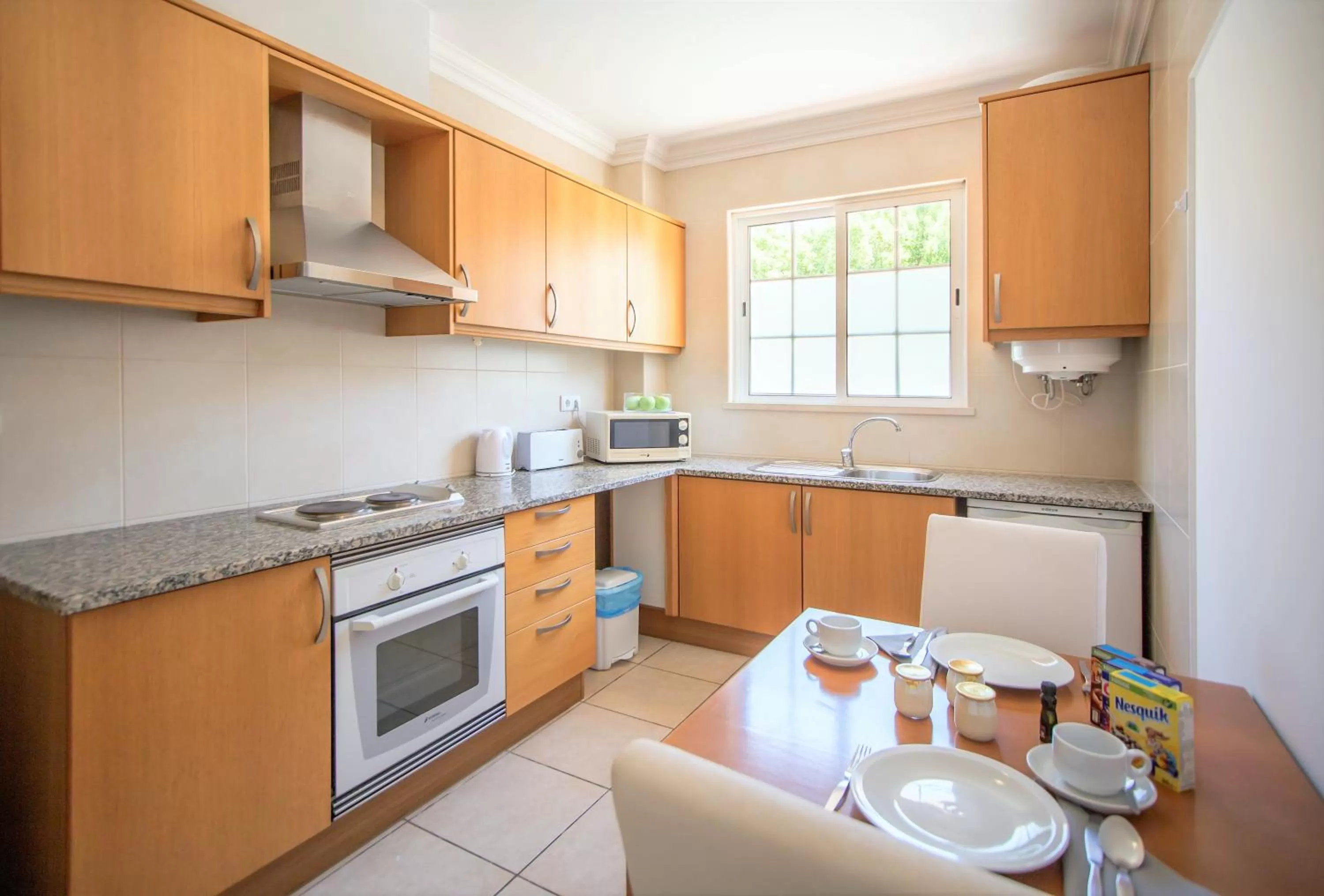 Kitchen or kitchenette in Aquamar Albufeira Aparthotel