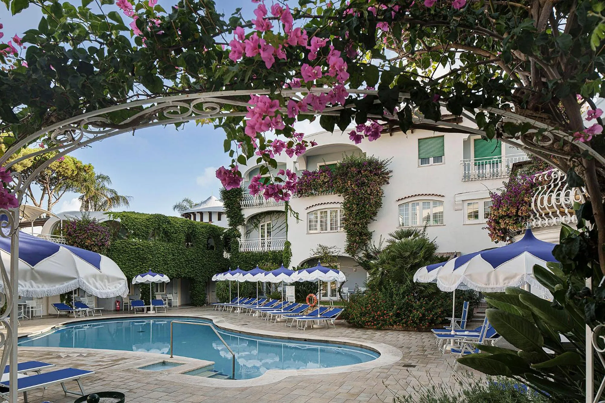 Swimming pool in Hotel Continental Ischia