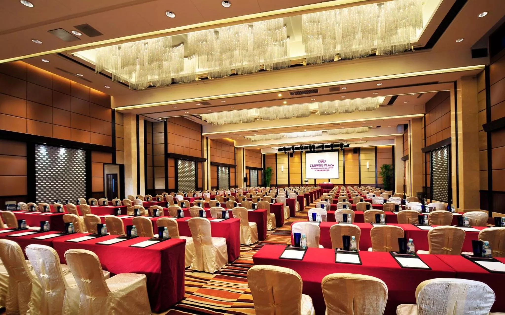 Meeting/conference room in Crowne Plaza Beijing International Airport by IHG