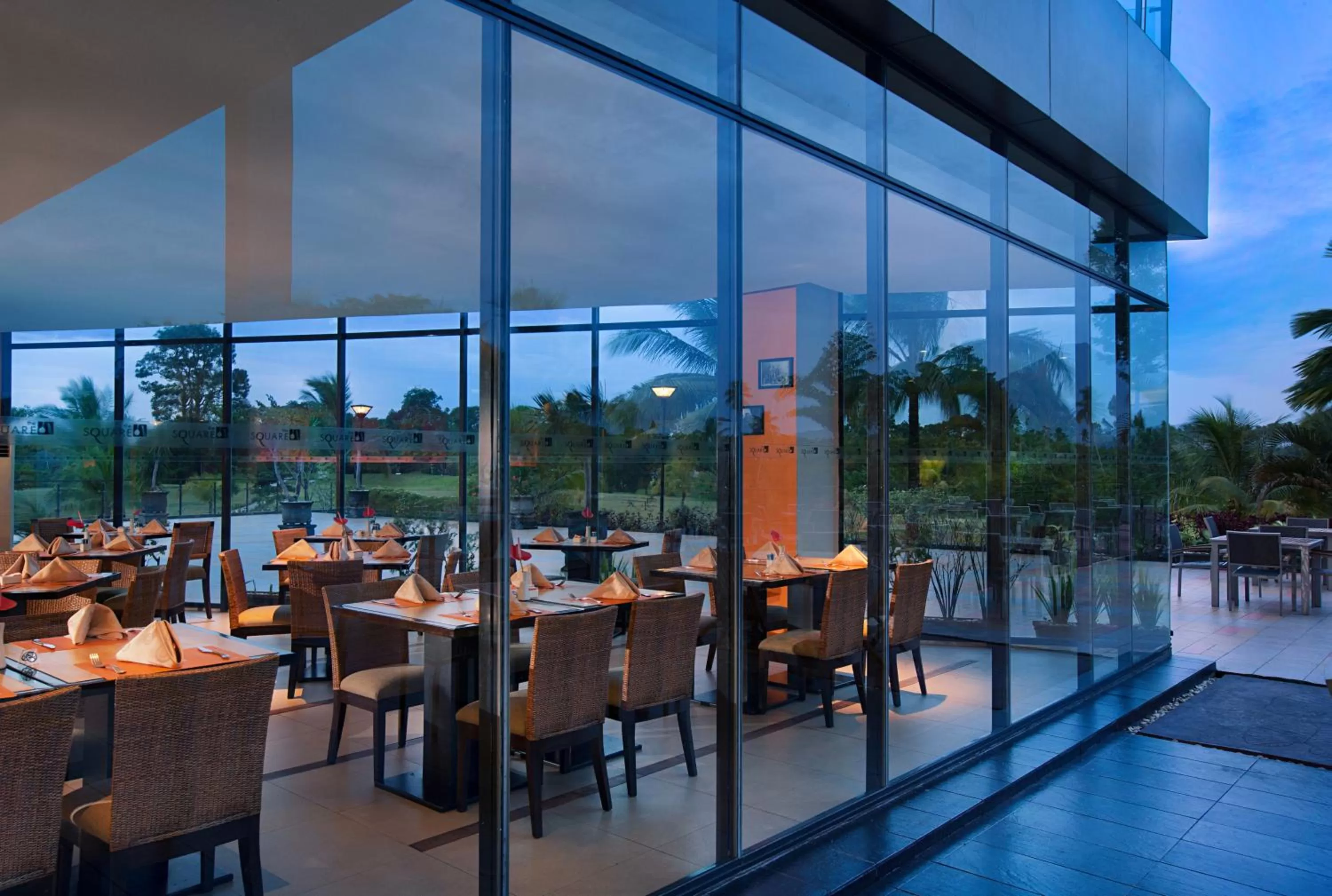 Restaurant/places to eat in Novotel Manado Golf Resort & Convention Center