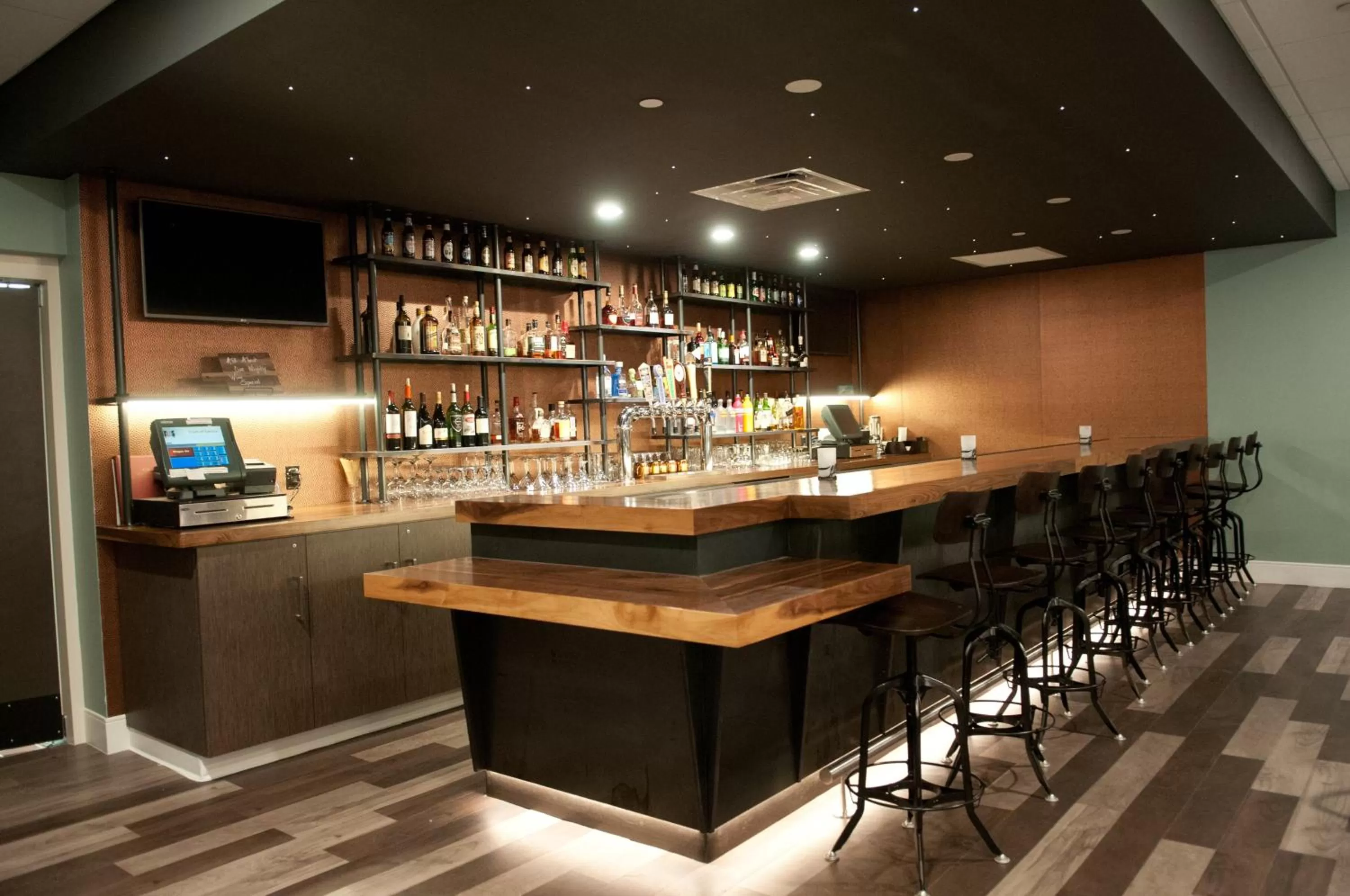 Lounge or bar in Crowne Plaza Hotel and Suites Pittsburgh South by IHG