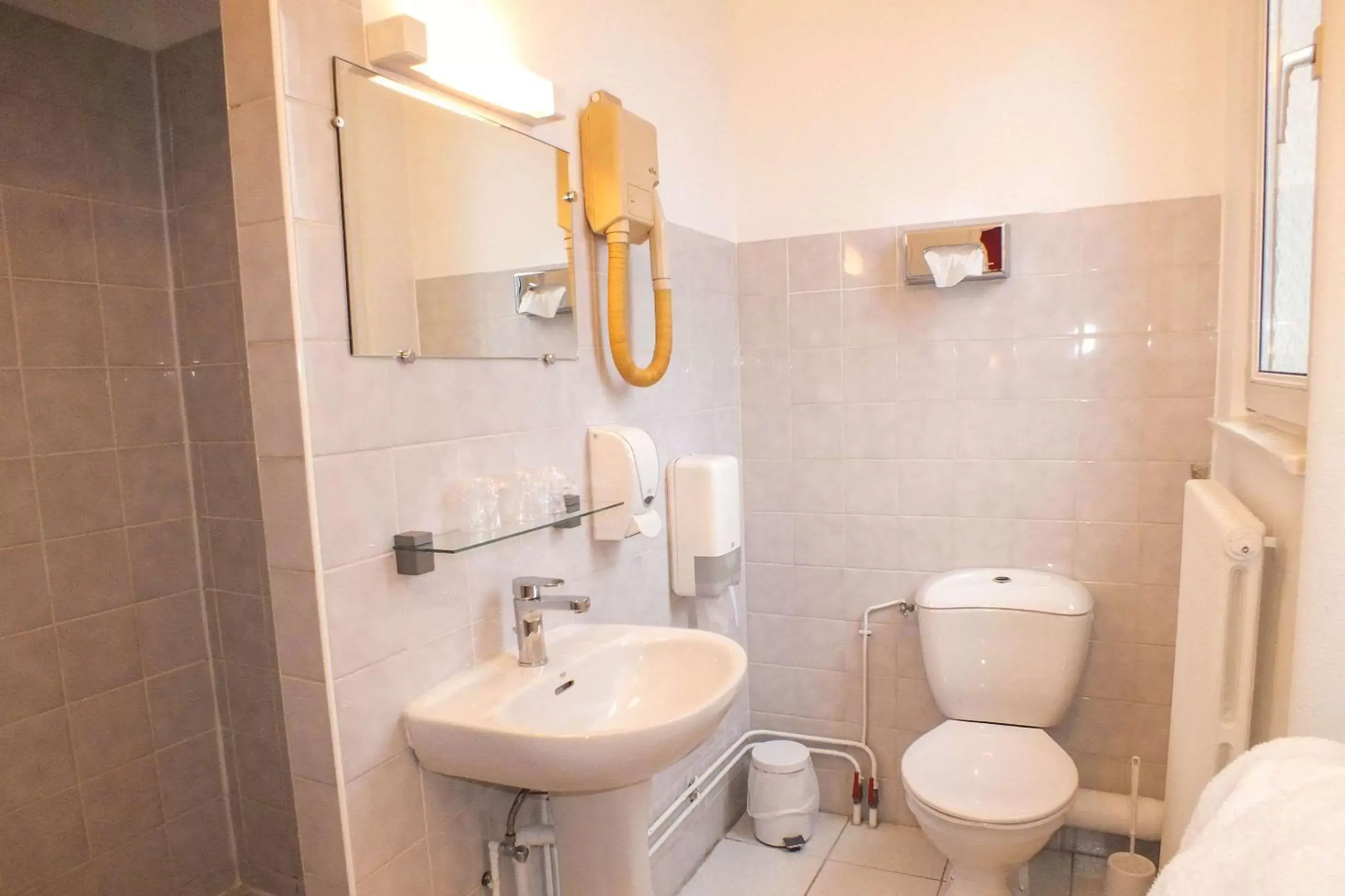 Standard Twin Room in Hotel Cecil Metz Gare Standard Twin Room in Hotel Cecil Metz Gare