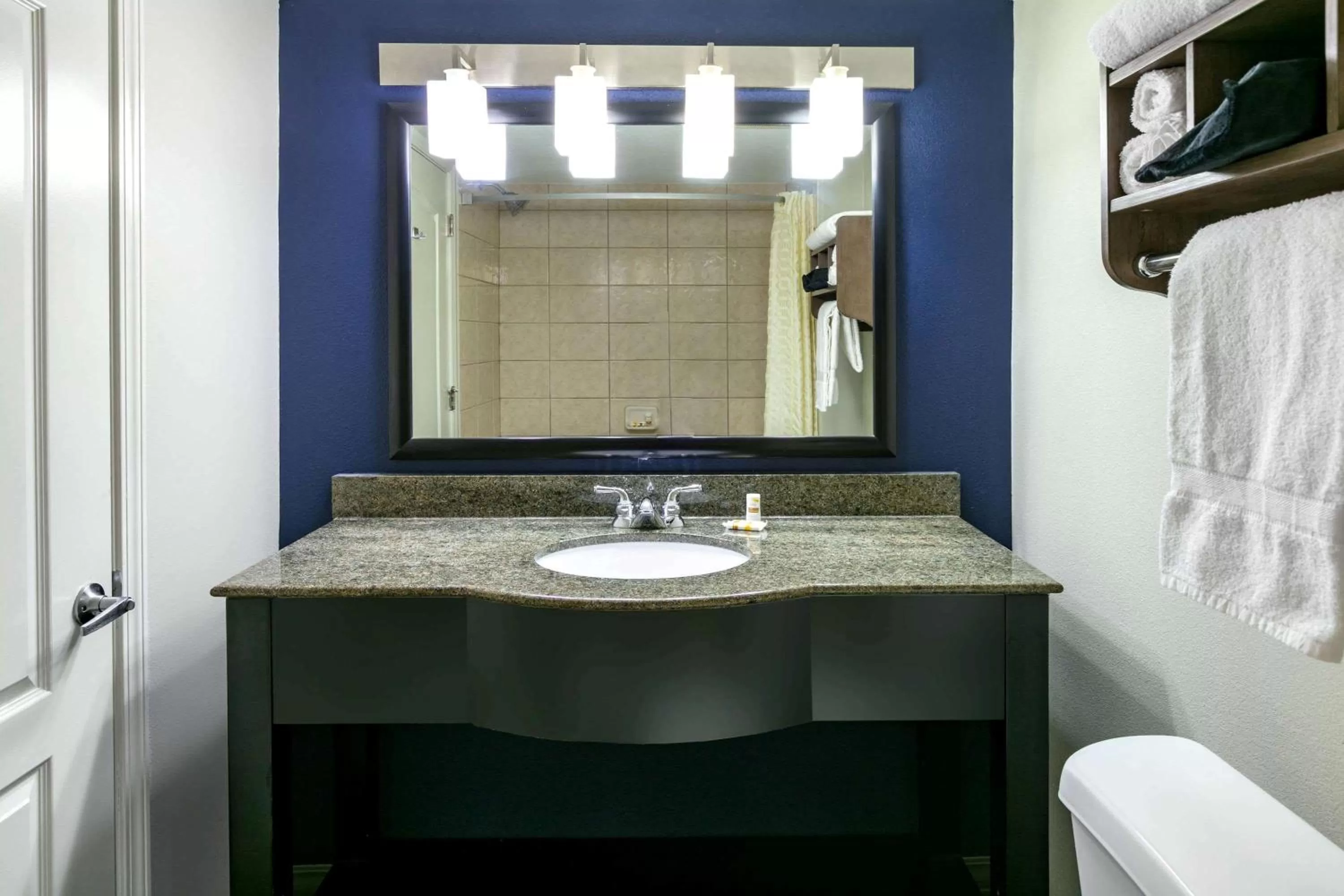 Bathroom in La Quinta by Wyndham Horn Lake / Southaven Area