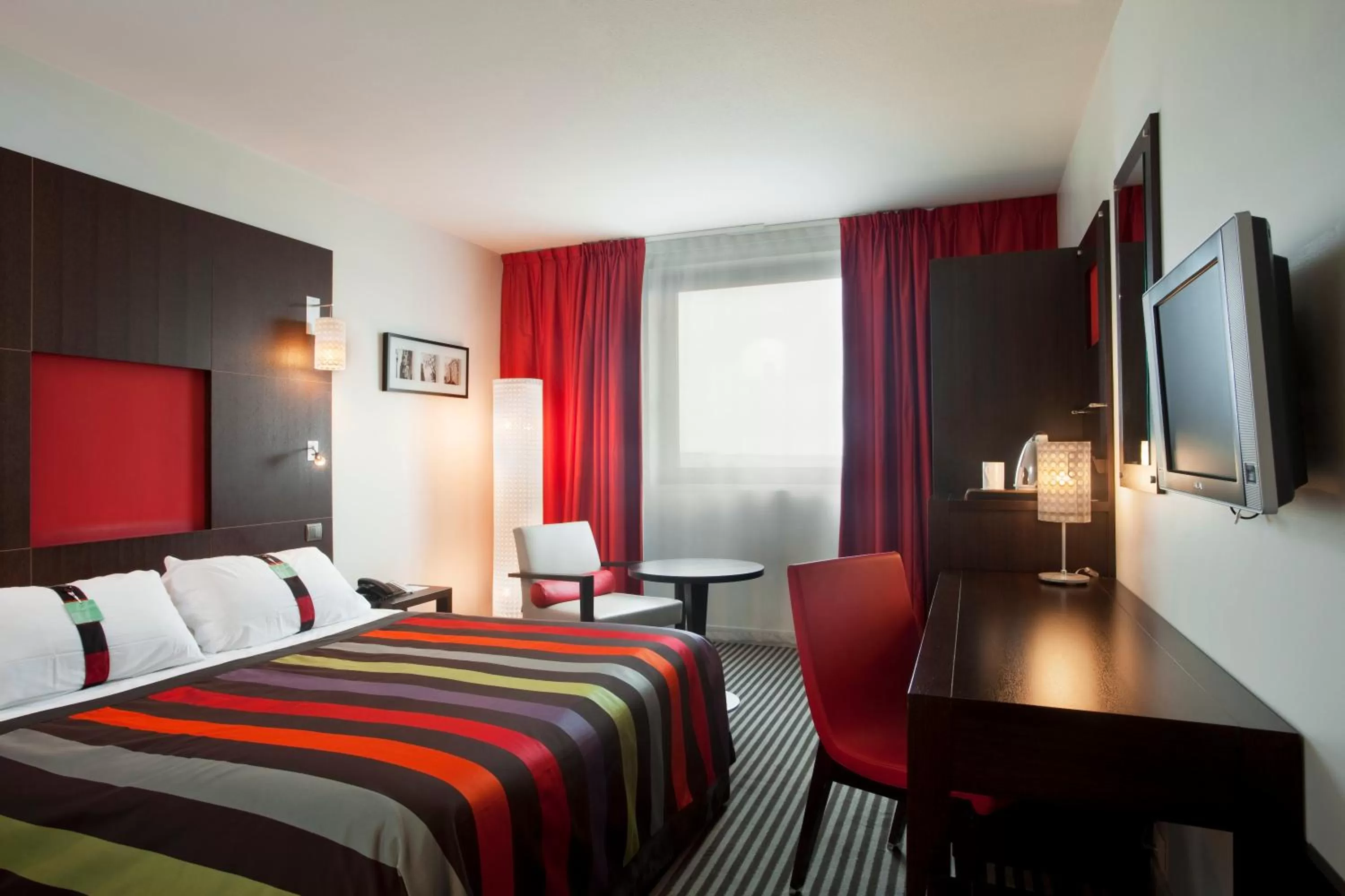 Photo of the whole room, Bed in Holiday Inn Dijon Toison D'or by IHG