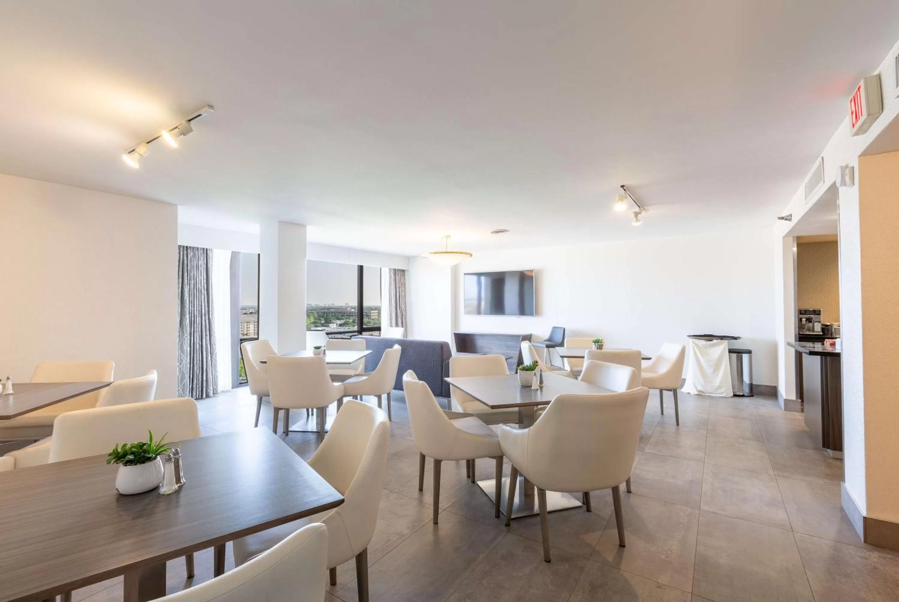 Restaurant/places to eat in DoubleTree by Hilton Dallas/Richardson