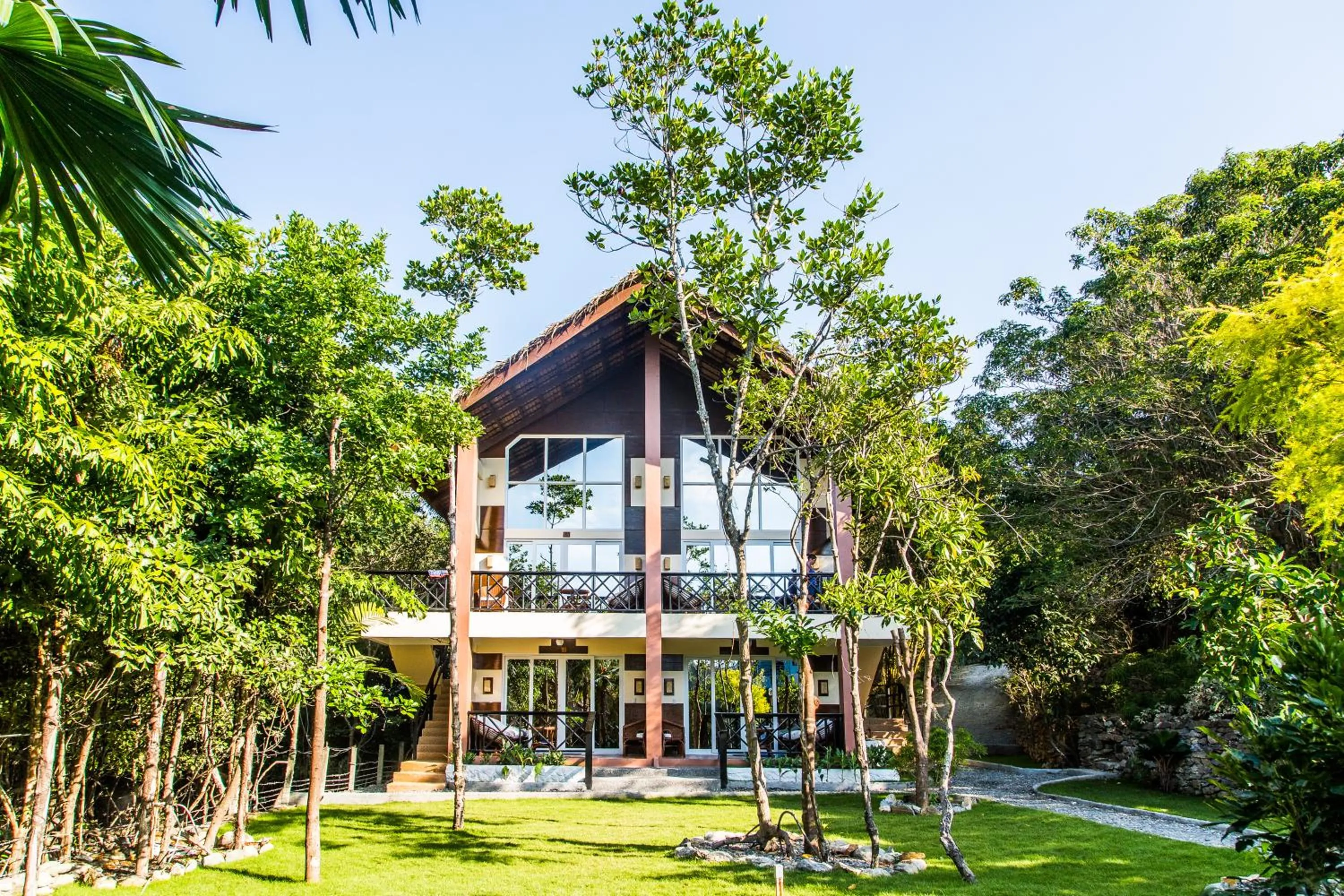 Property building in Edgewater Dive & Spa Resort