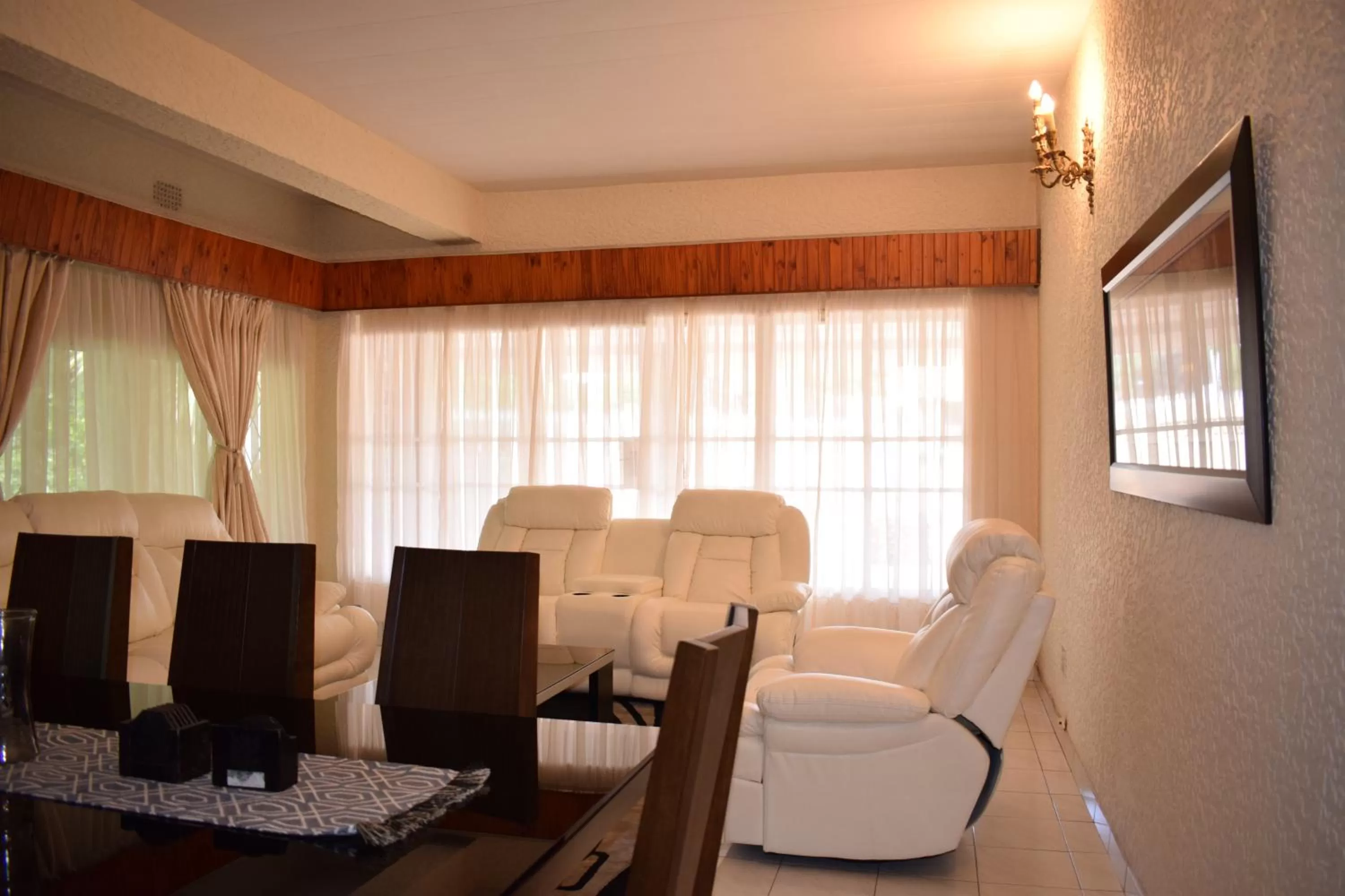 Restaurant/Places to Eat in Moye Guest House