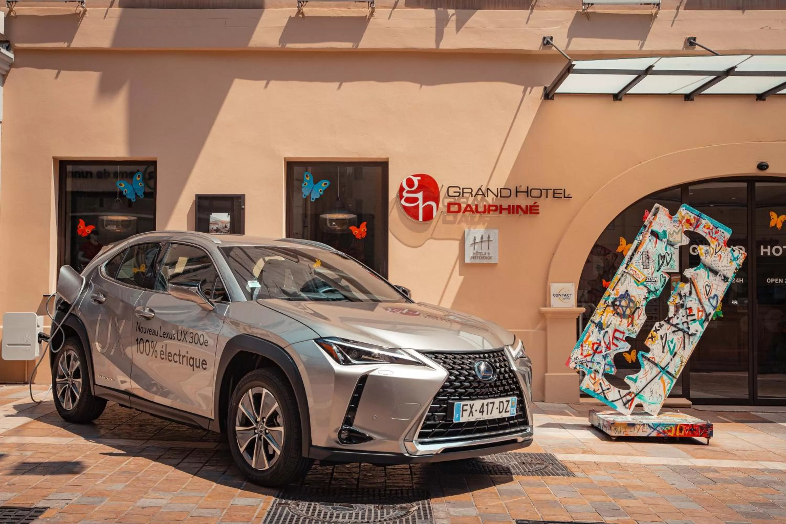 Facade/entrance in Grand Hôtel Dauphiné Toulon, Boutique Hôtel & Suites