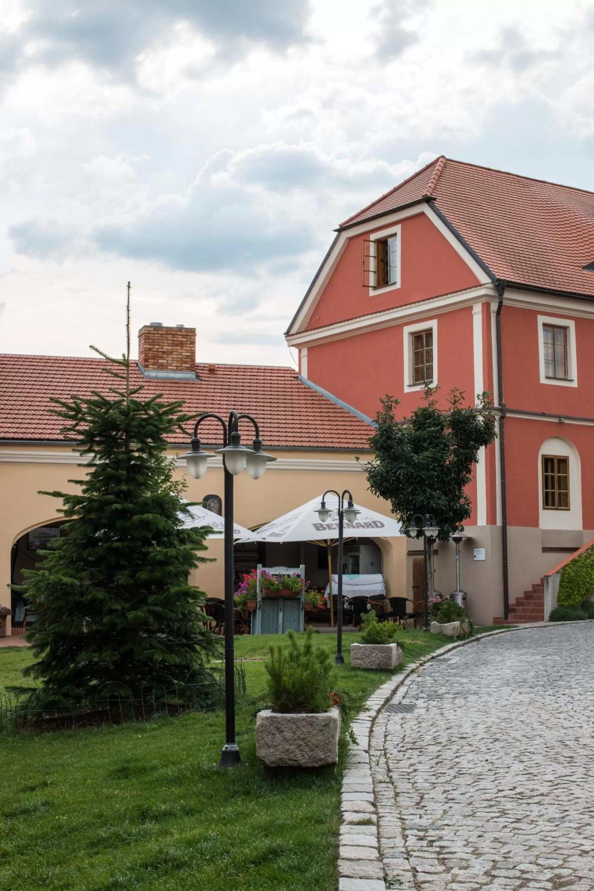 Facade/entrance in Hotel Dvur Hoffmeister