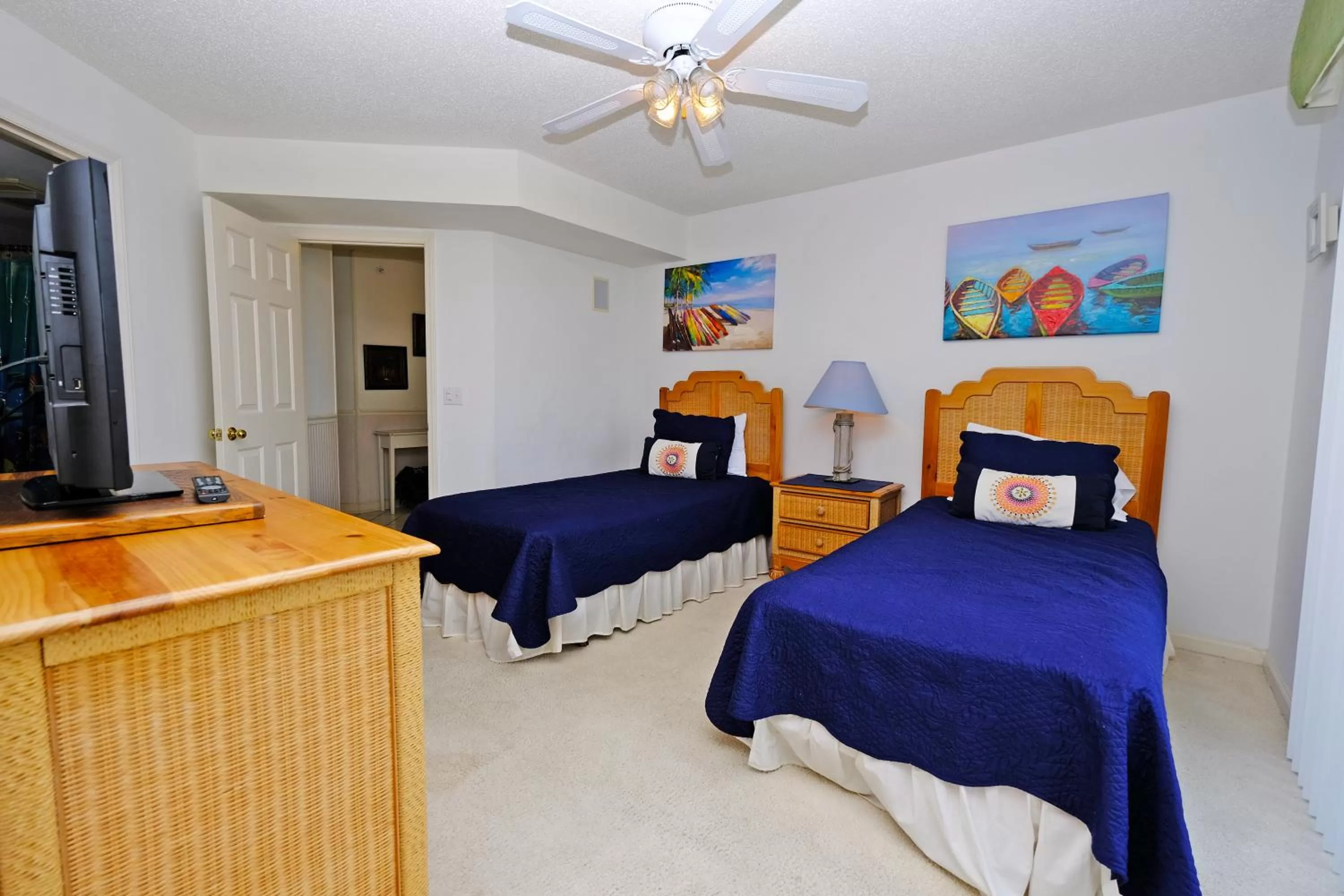 Bed in Litchfield Beach & Golf Resort
