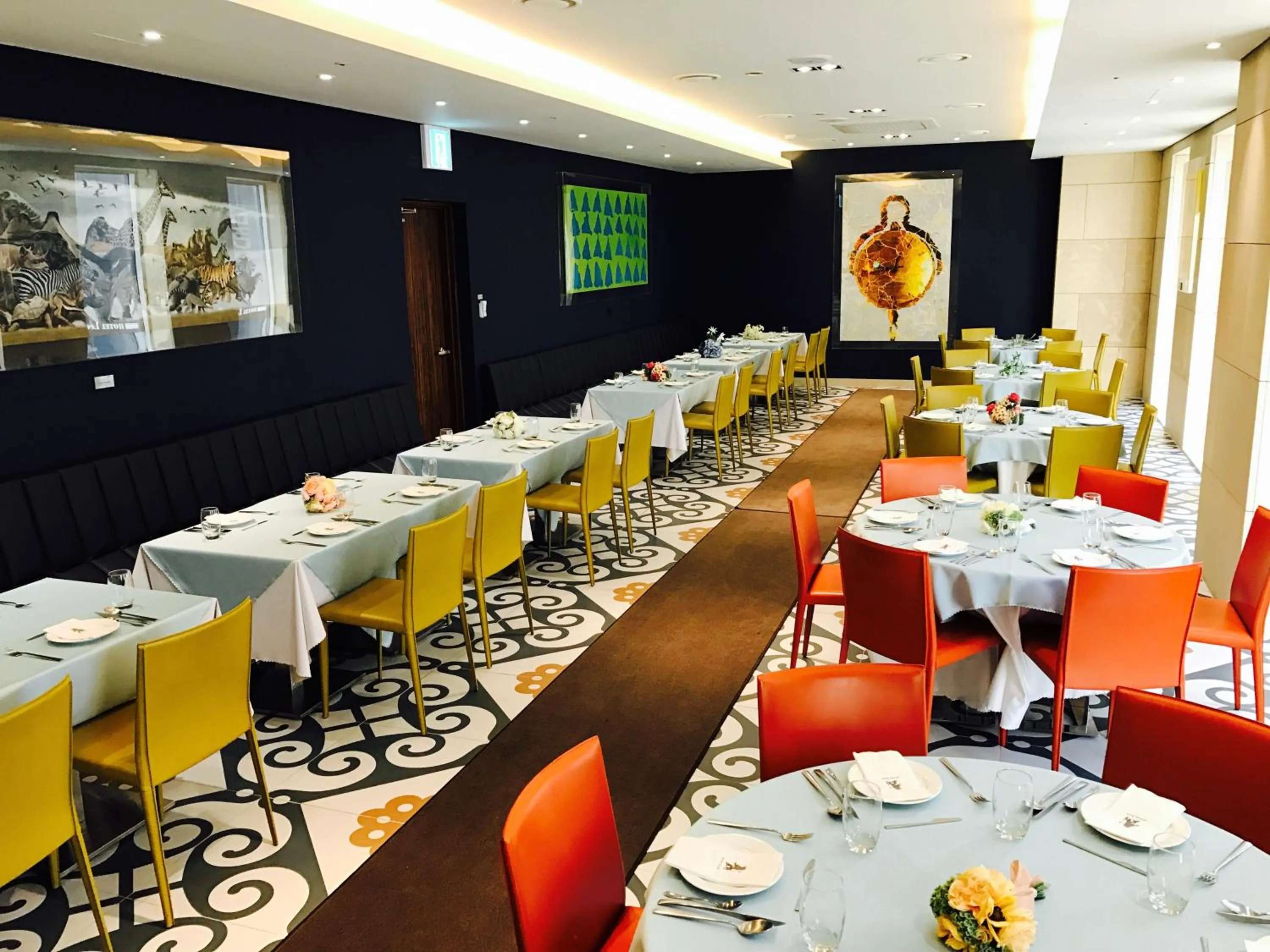 Restaurant/places to eat in Hotel Leo