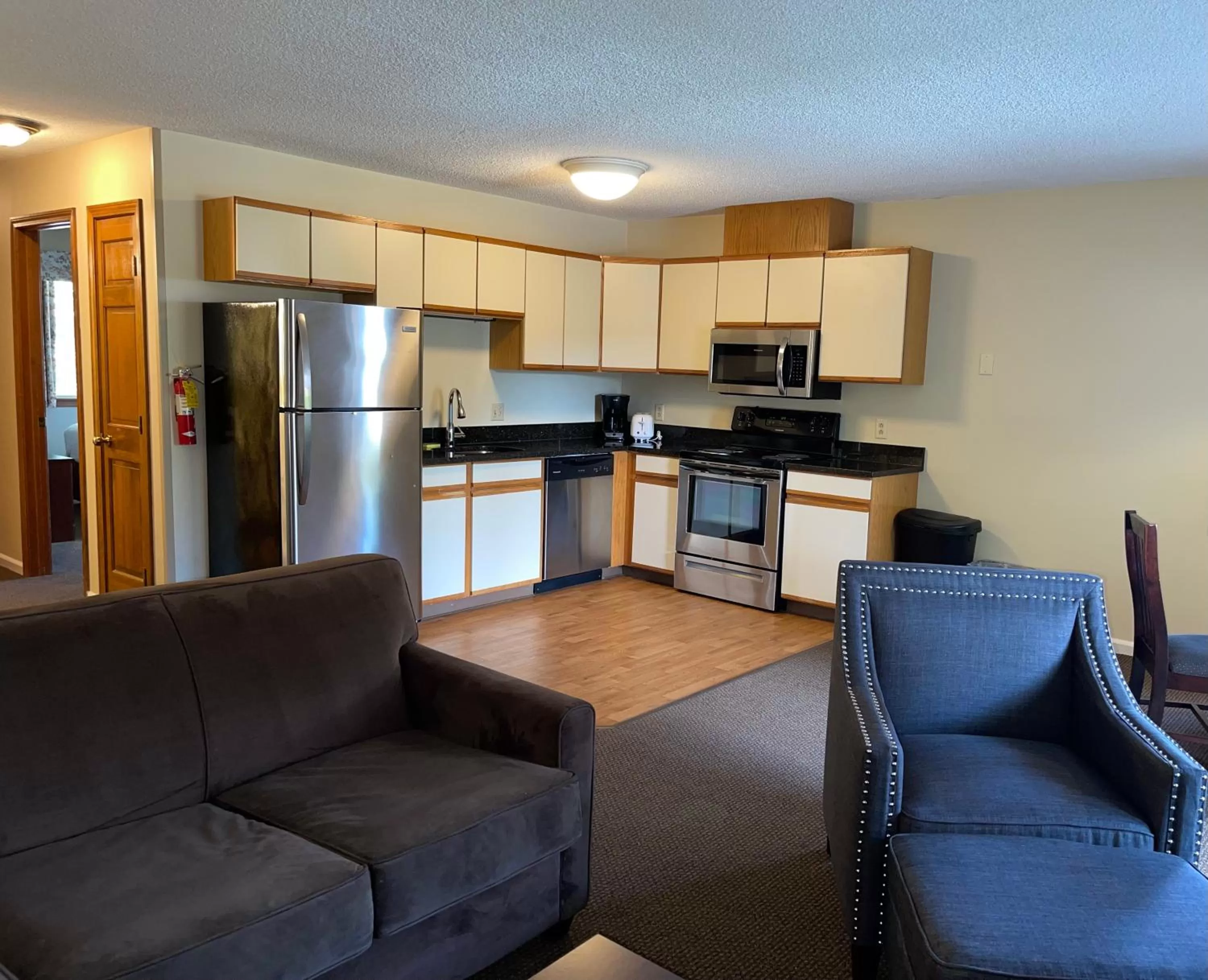 kitchen in The Central Downtown Inn Suites