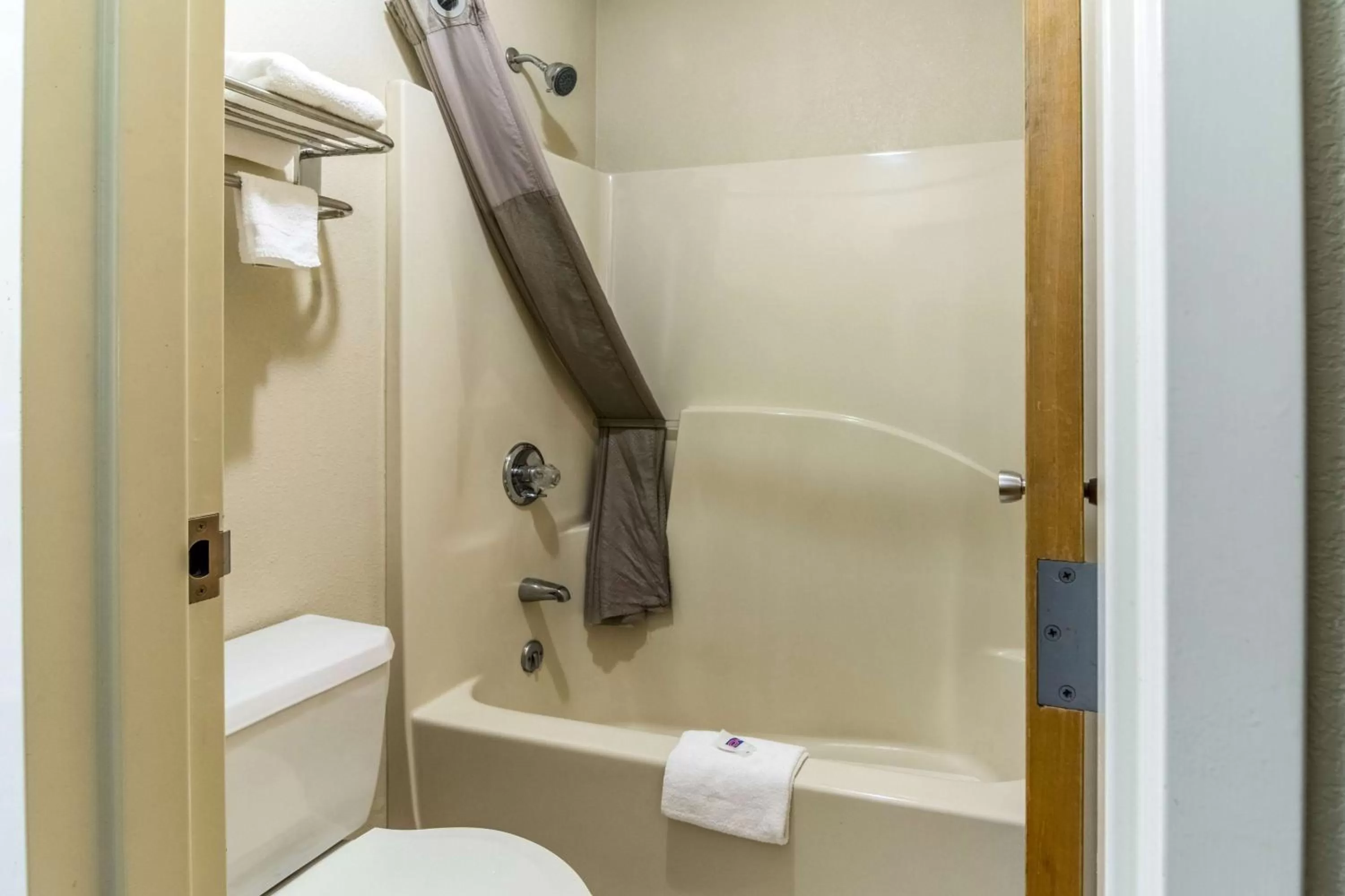 Bathroom in Motel 6-Kenly, NC