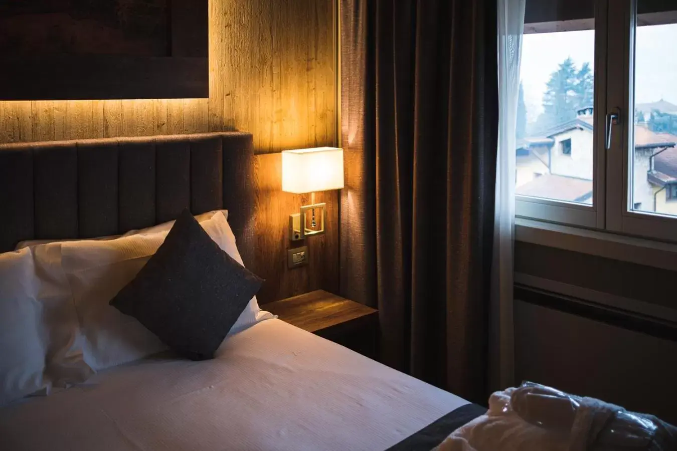 Double Room with Lake View in Lake Hotel La Pieve Double Room with Lake View in Lake Hotel La Pieve